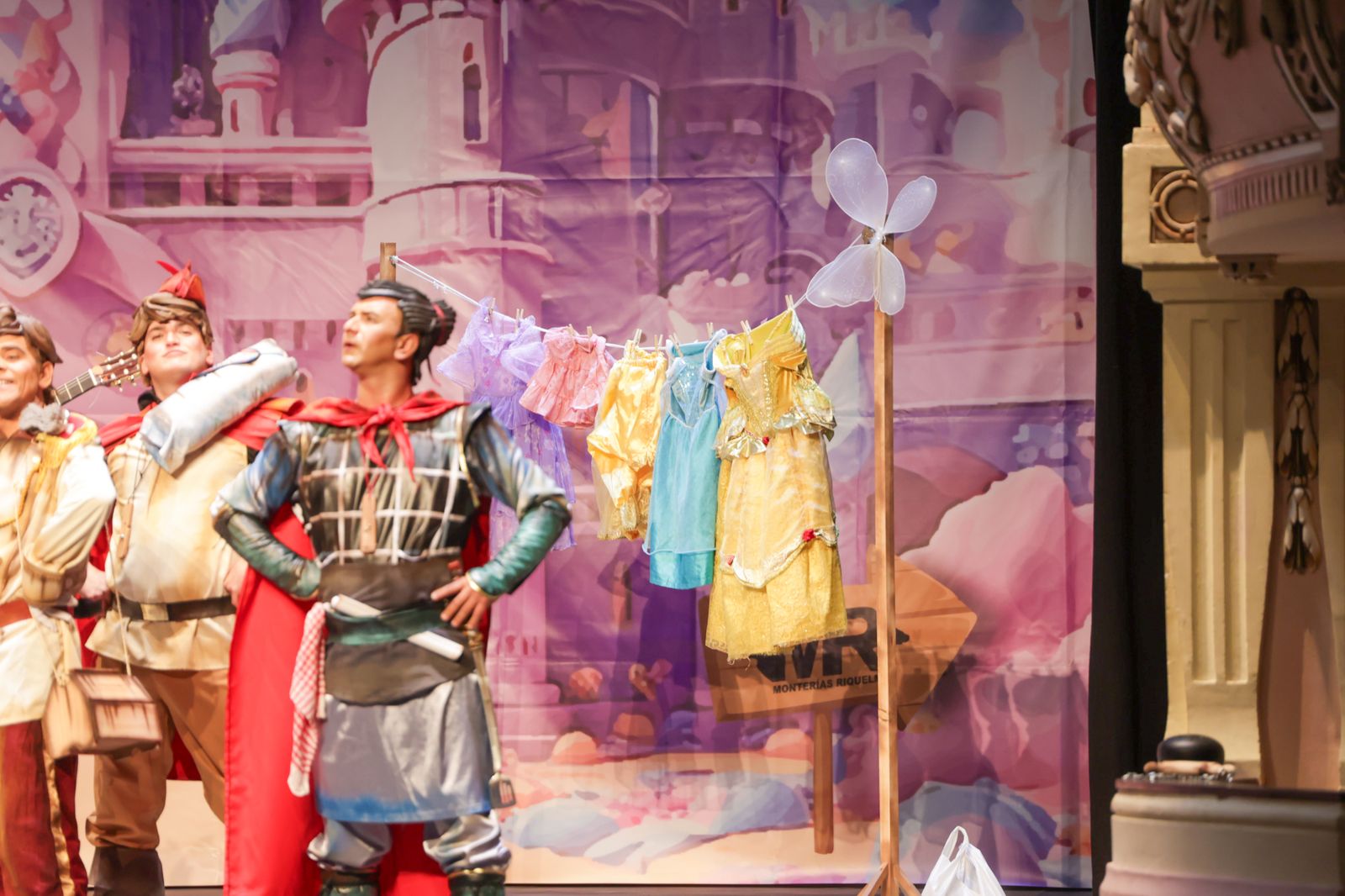 Imágenes de la actuación de la murga de Huelva "Se me acabó el cuento" en el Carnaval Colombino