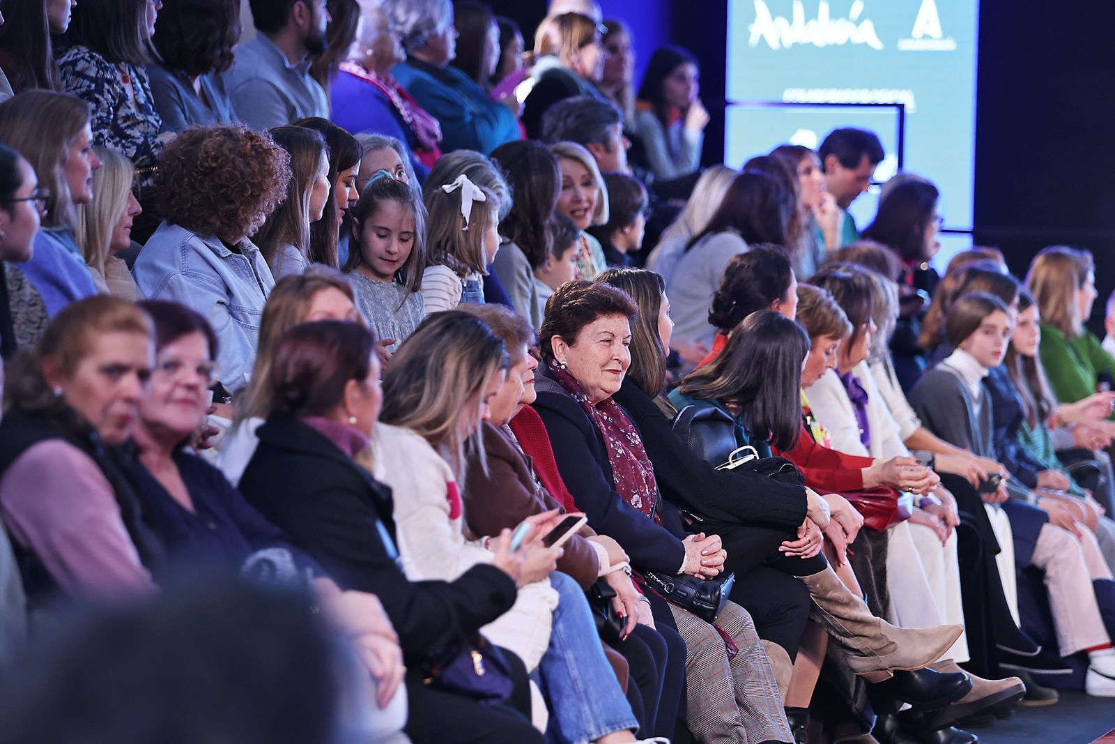 Imágenes de la pasarela Huelva Flamenca 2024