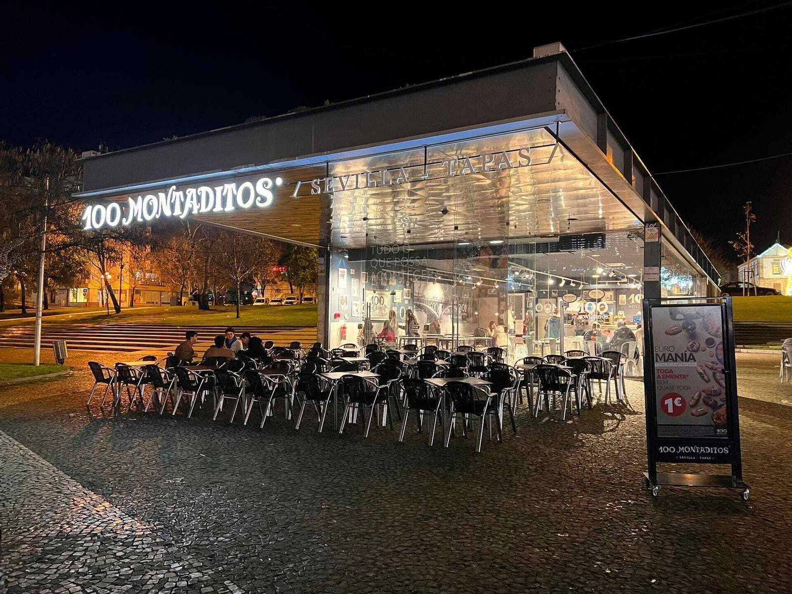 Establecimiento de 100 montaditos.