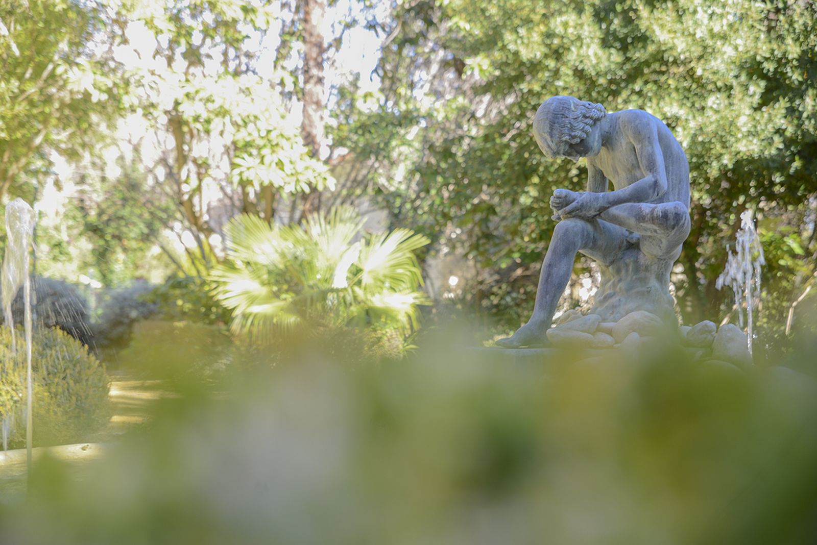 Los jardines diseñados por Cecilio Rodríguez Cuevas, el mismo proyectista de la Rosaleda del Retiro en Madrid, se inauguraron junto al casino-restaurante, diseñado por el arquitecto Alberto López de Asiaín, en 1926.