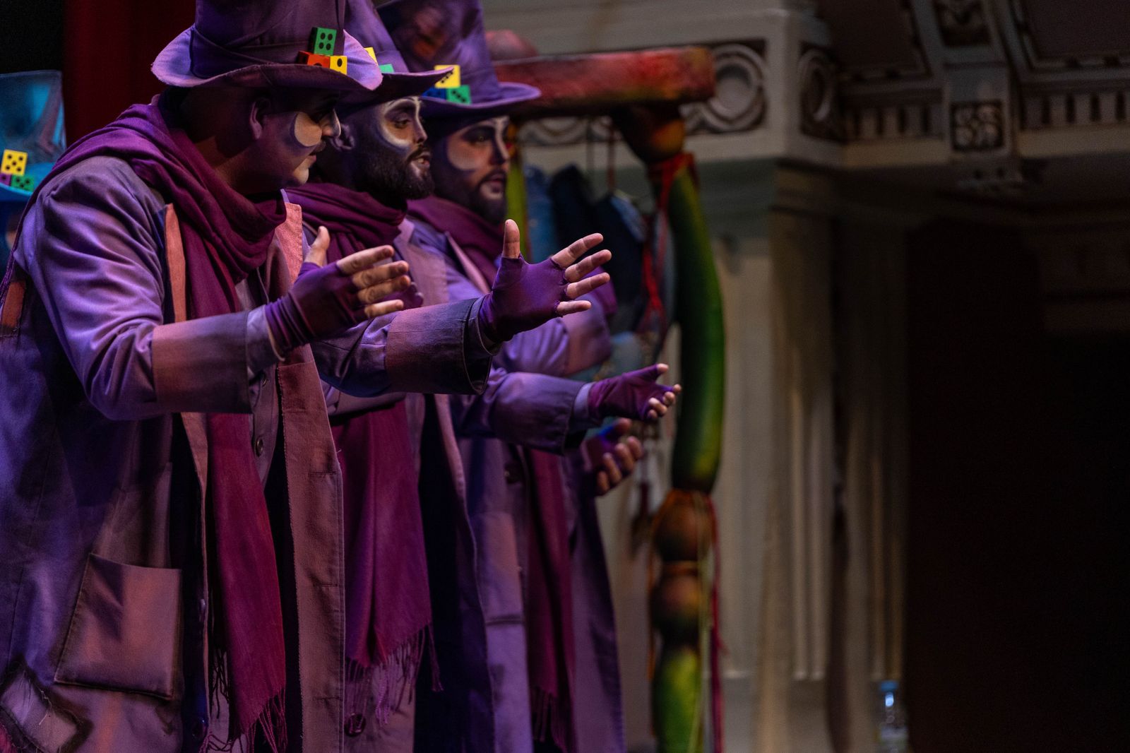 Imágenes de la actuación de la comparsa de Huelva "Los Atrapaos" en el Carnaval Colombino