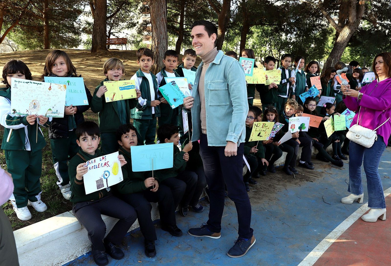 Jaime Espinar, con alumnos del Colegio San José Fundación Xáfer.