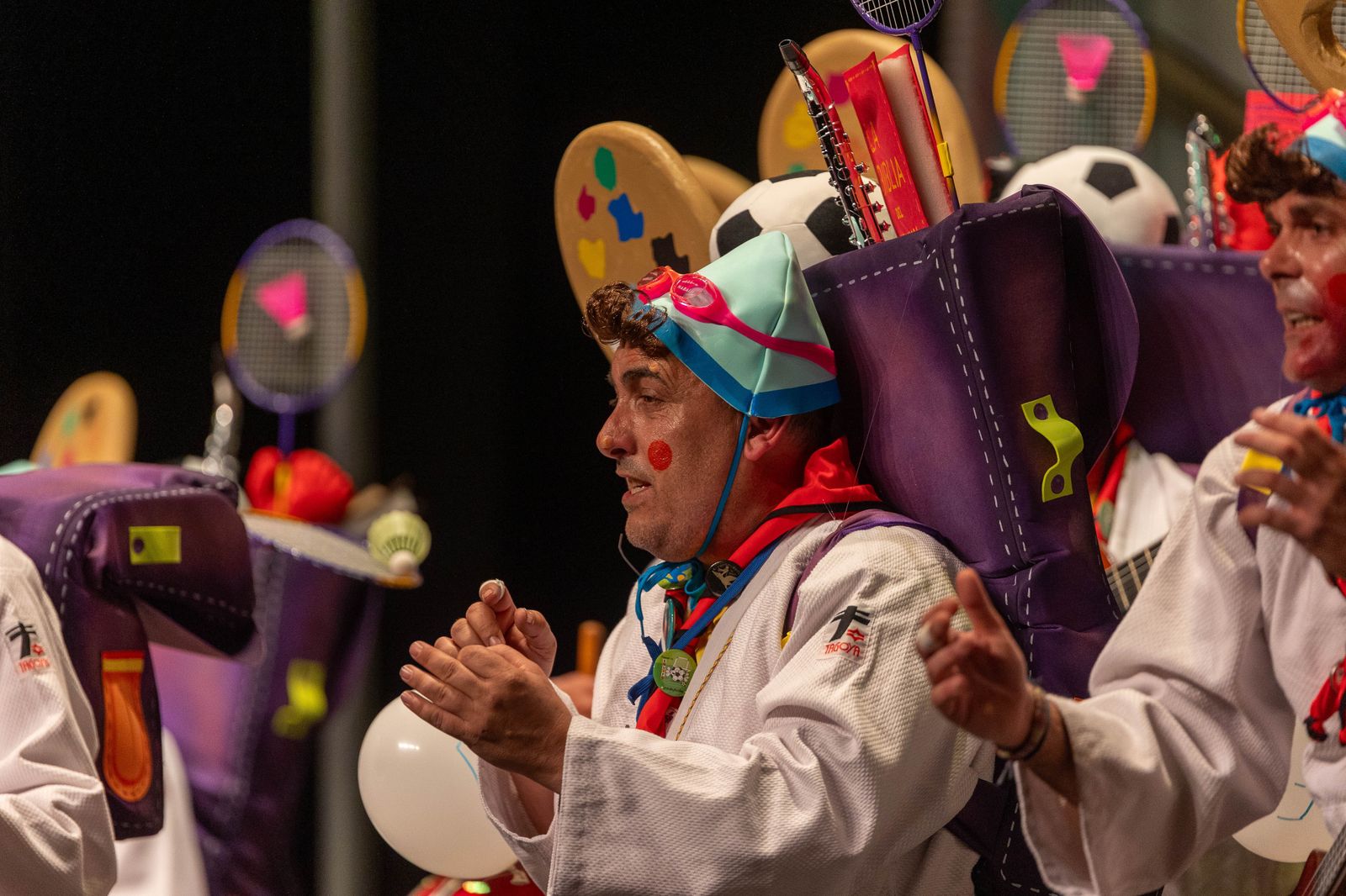 Imágenes de la actuación de la murga de Ayamonte "Ni Messi, ni Picasso, papá harme caso" en el Carnaval Colombino