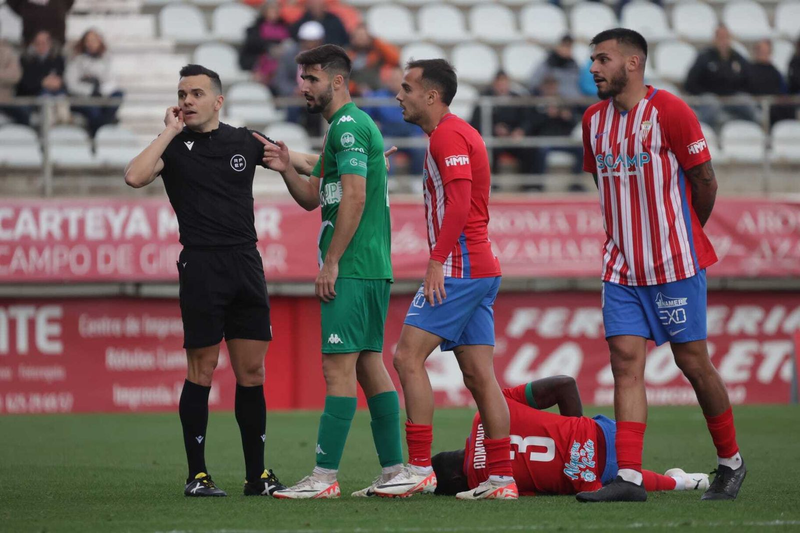 Pérez Hernández, durante el Algeciras - Alcoyano.
