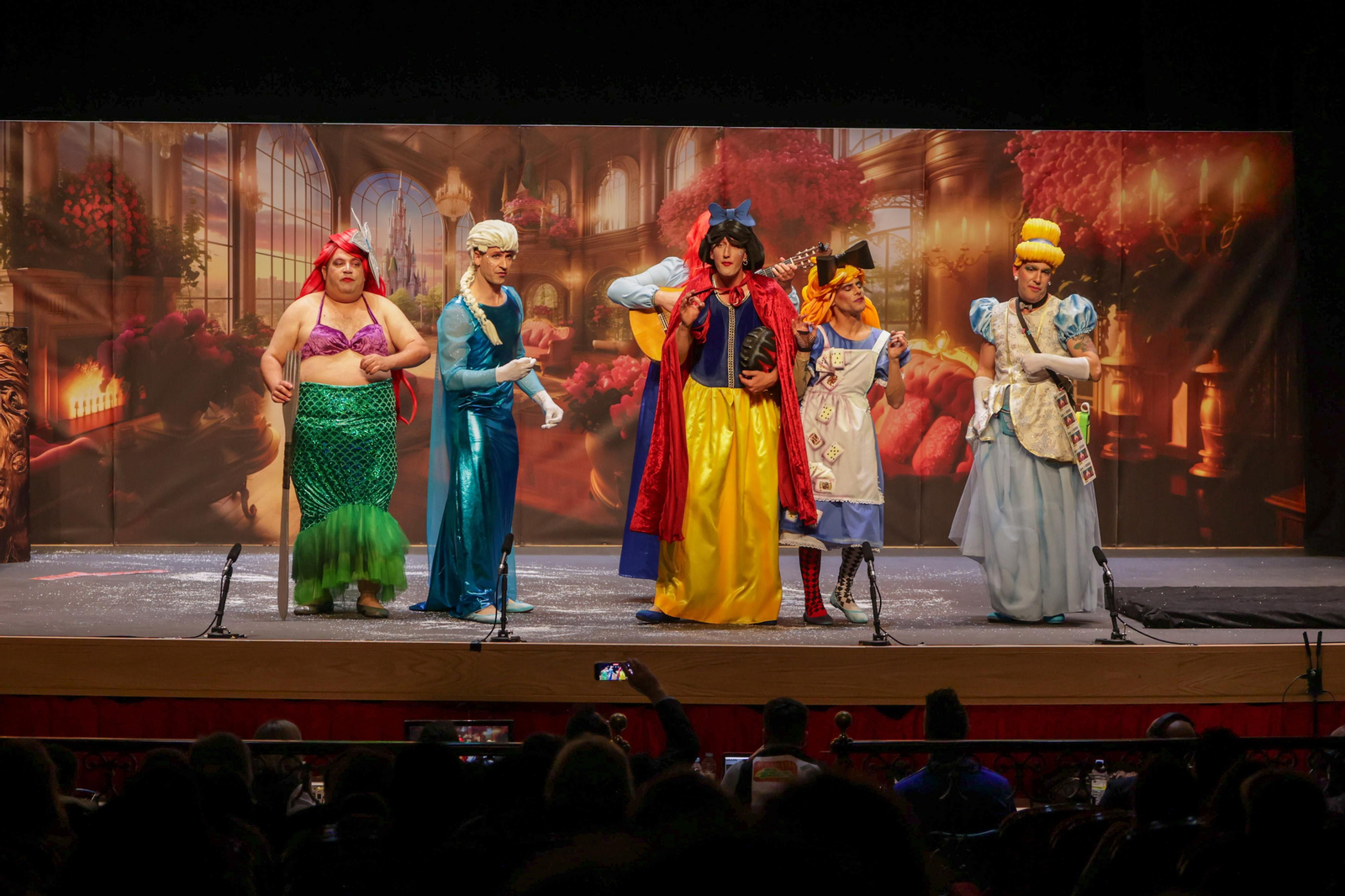 Imágenes de la actuación del cuarteto de Huelva "Un cuarteto desencantado" en el Carnaval Colombino