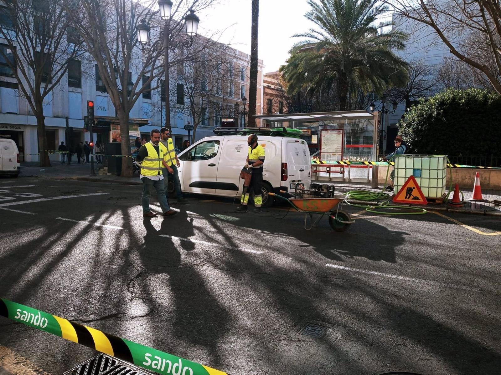 Comienzan los cortes de tráfico en la Plaza del Duque y calles aledañas por reasfaltado de la calzada