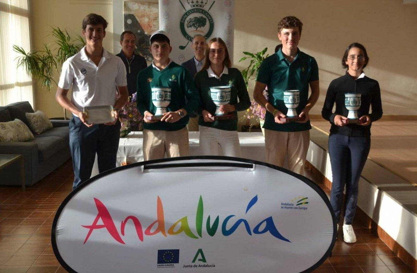 Los campeones de las diferentes categorías, tras la entrega de trofeos