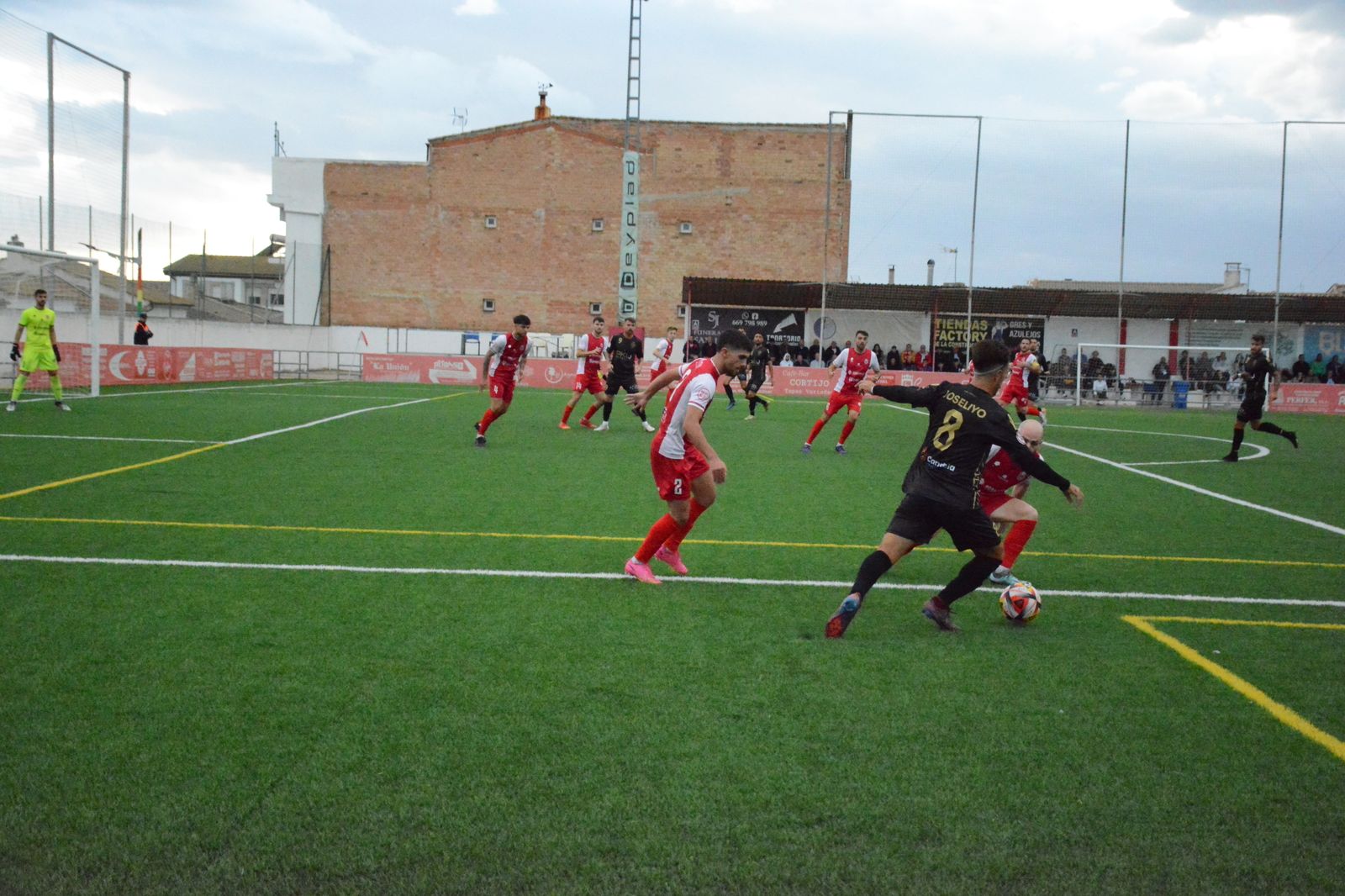 El Real Jaén recupera puestos de ascenso tras la victoria en Torreperogil