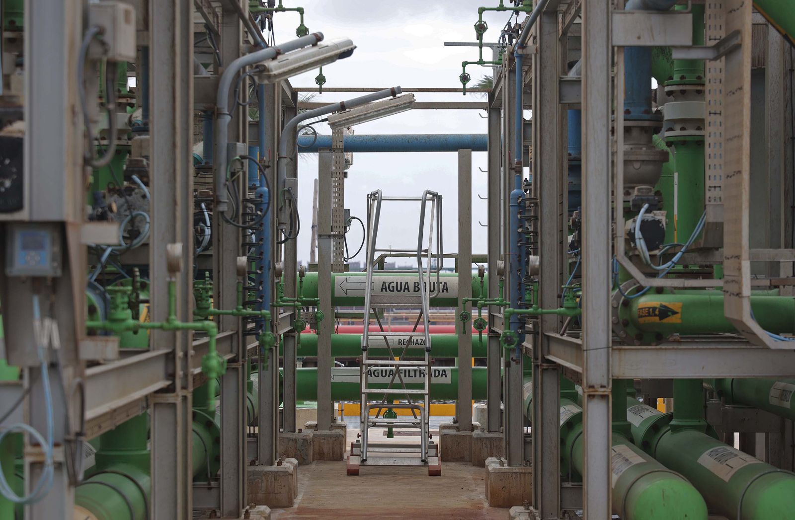 Imágenes de la inauguración de la nueva planta de reutilización de agua de Cepsa