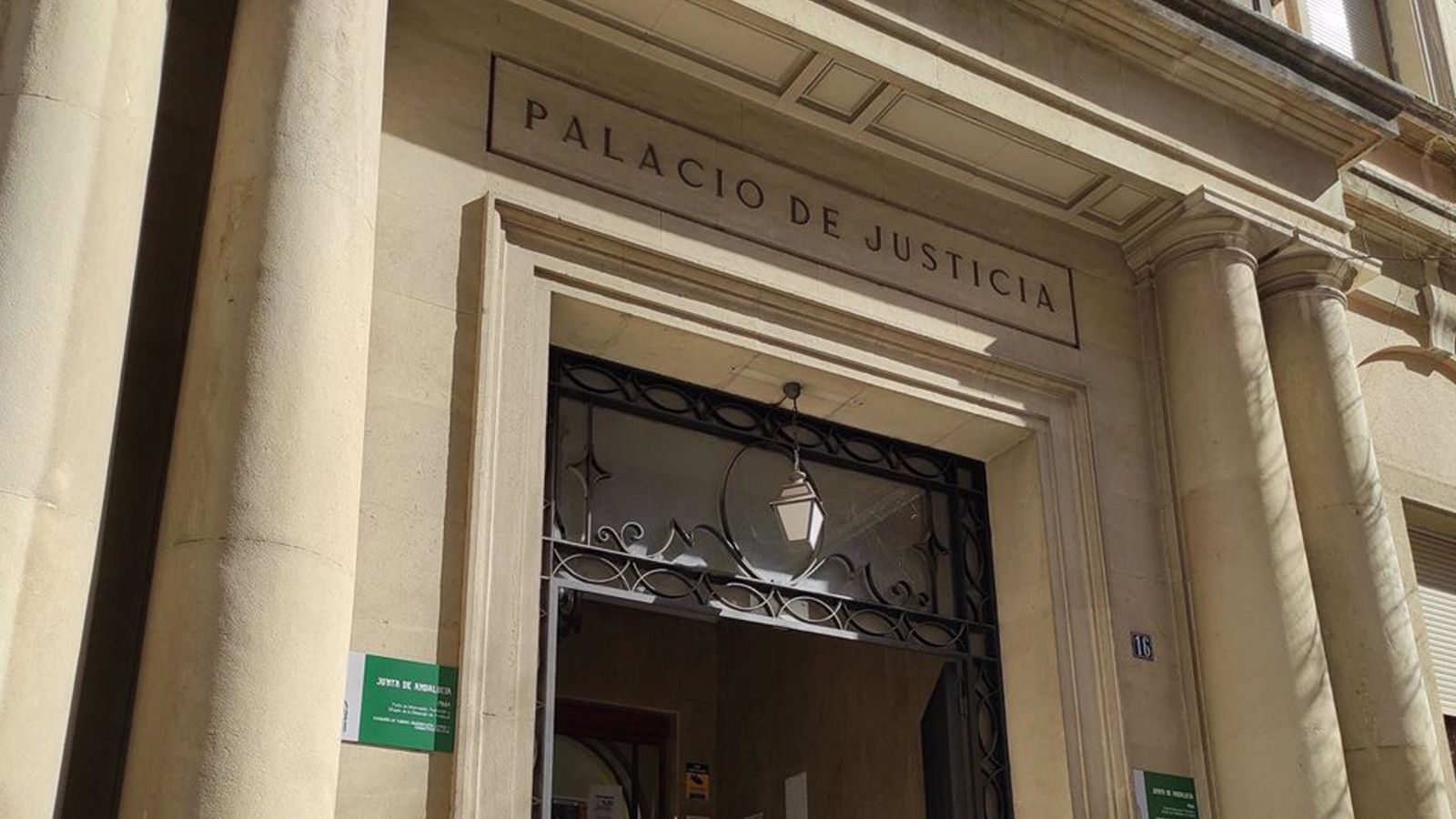 La víctima, Lucía Aranega Ruiz, y la Audiencia Provincial de Jaén, donde se juzgará a sus cuñados por homicidio o asesinato.