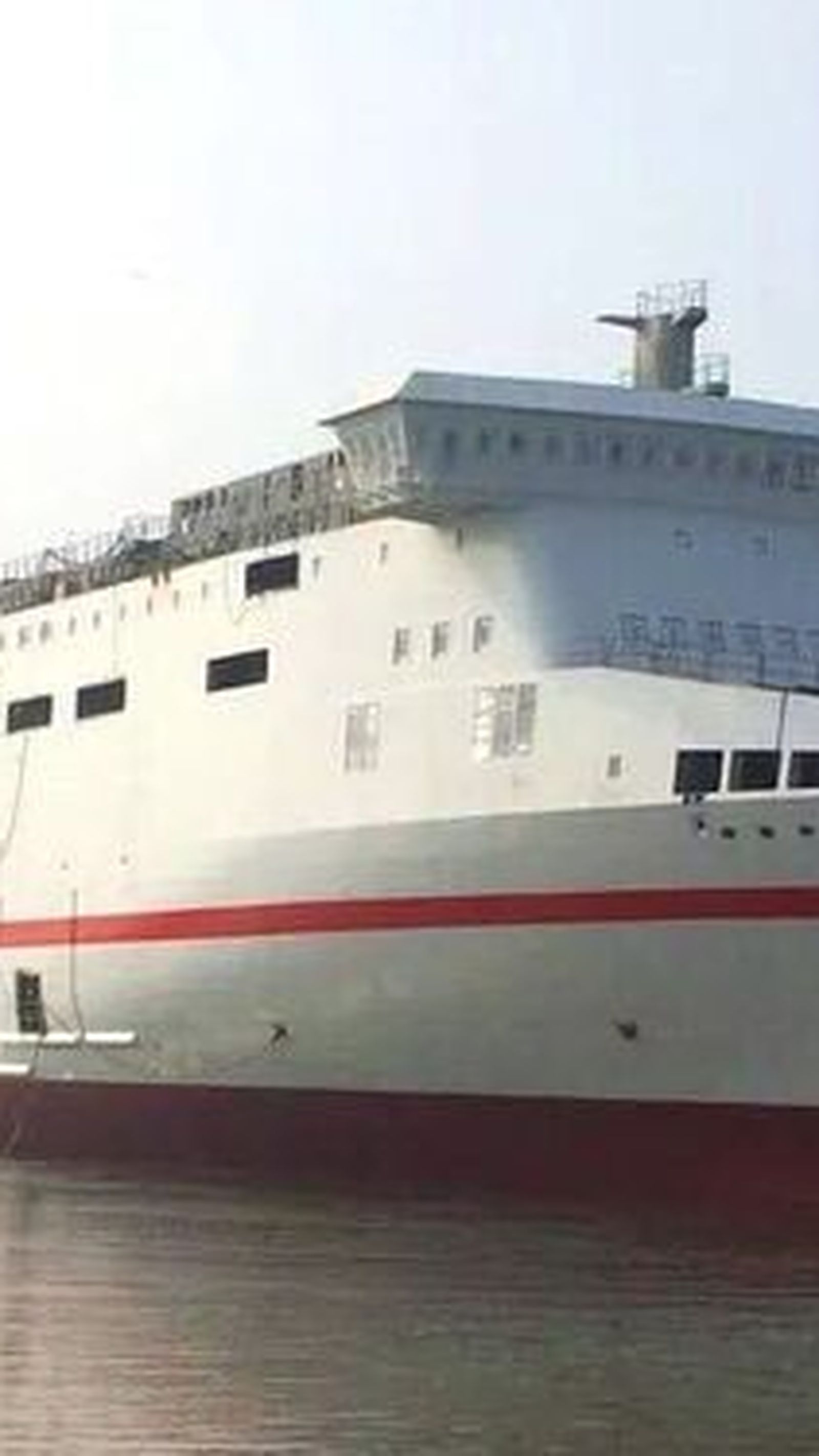 El buque Ciudad de Valencia ha sido uno de los más afectados por la prohibición de transportar coches eléctricos, un veto que ya ha cesado tras el anuncio oficial de la naviera Armas Trasmediterránea