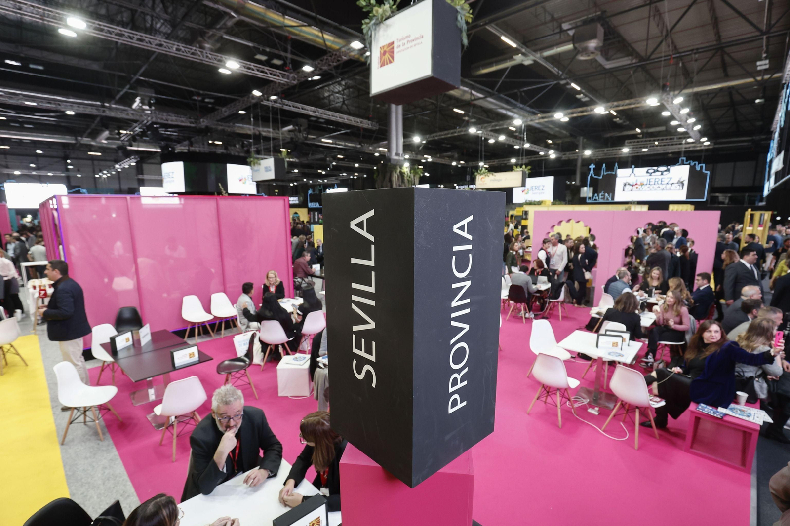 El espacio de networking para la provincia de Sevilla en el pabellón de Andalucía a primera hora