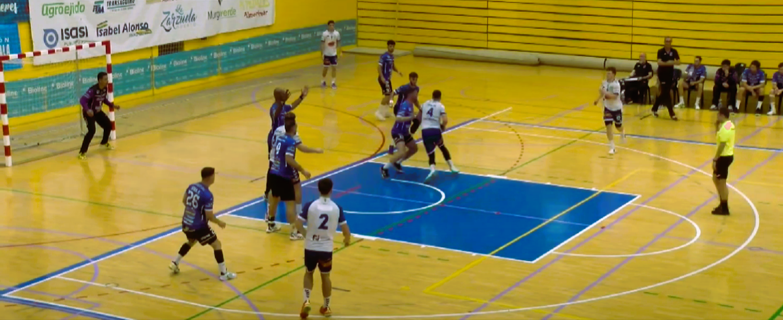 El conjunto azulino durante una defensa de un ataque rival en un partido de esta temporada.