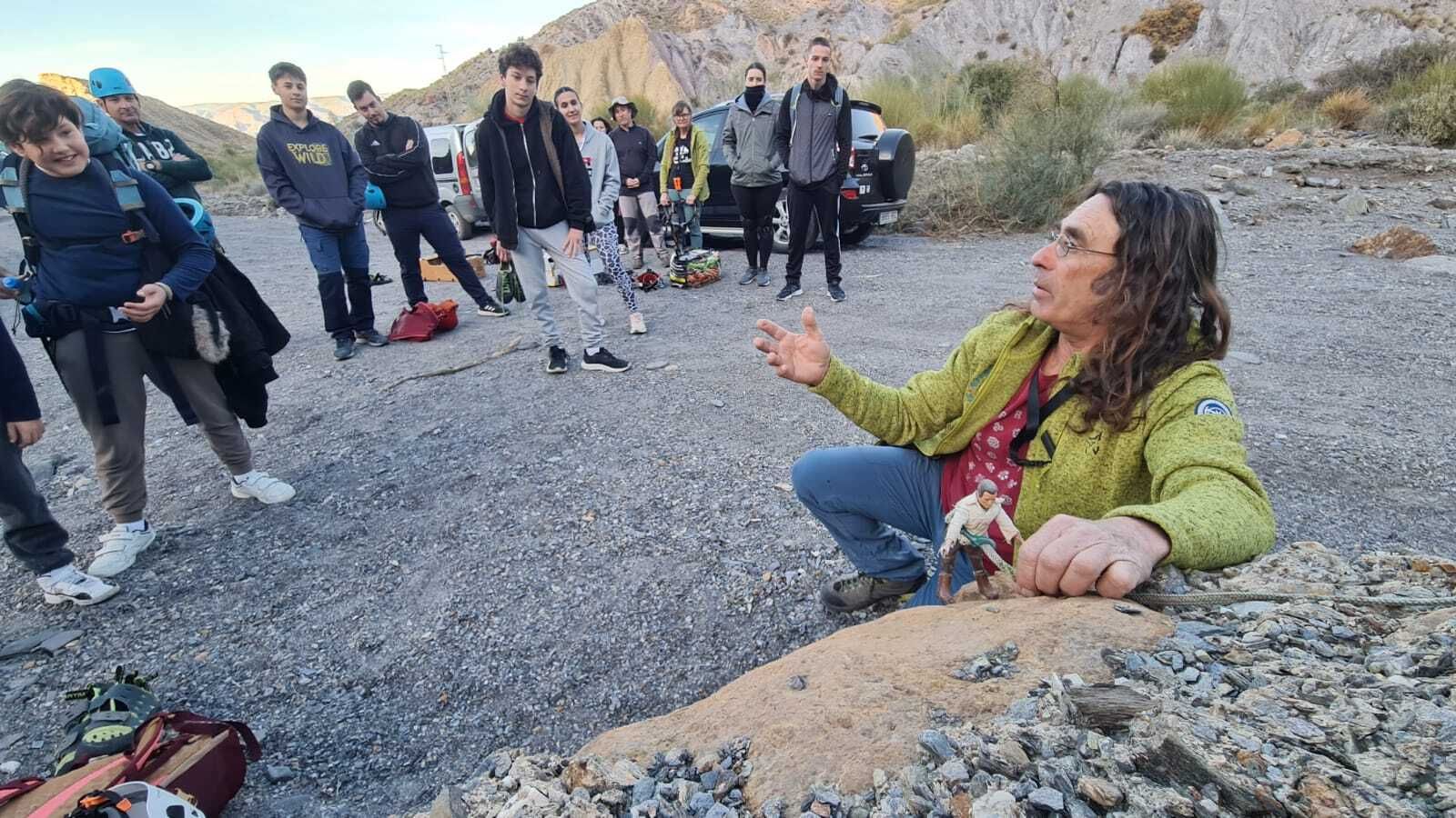 Un monitor ha sido el encargado de explicar cómo funciona el top rope.