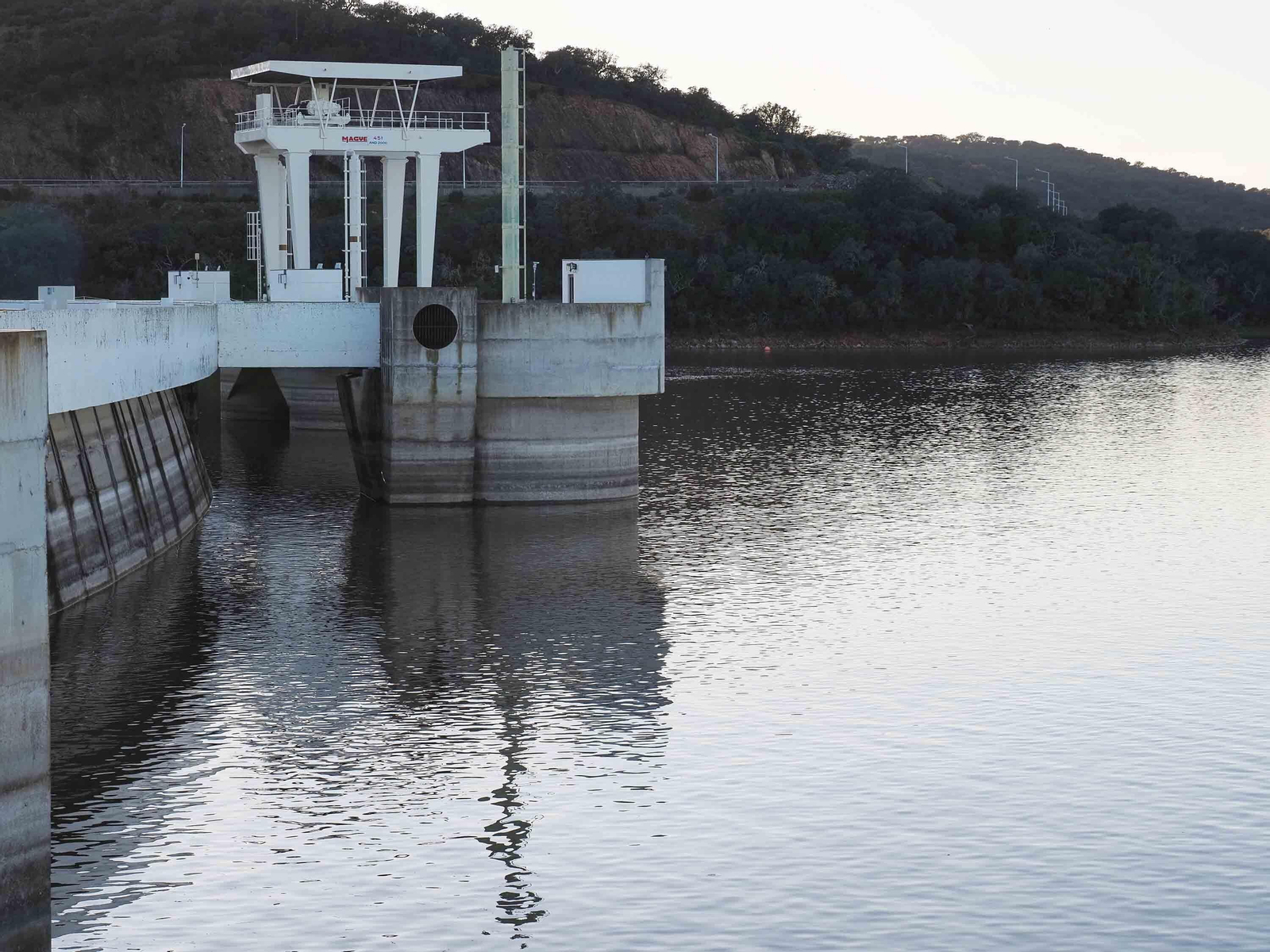Estado del embalse de Alqueva hace diez días, de donde se espera el bombeo de 75hm3 a Huelva.