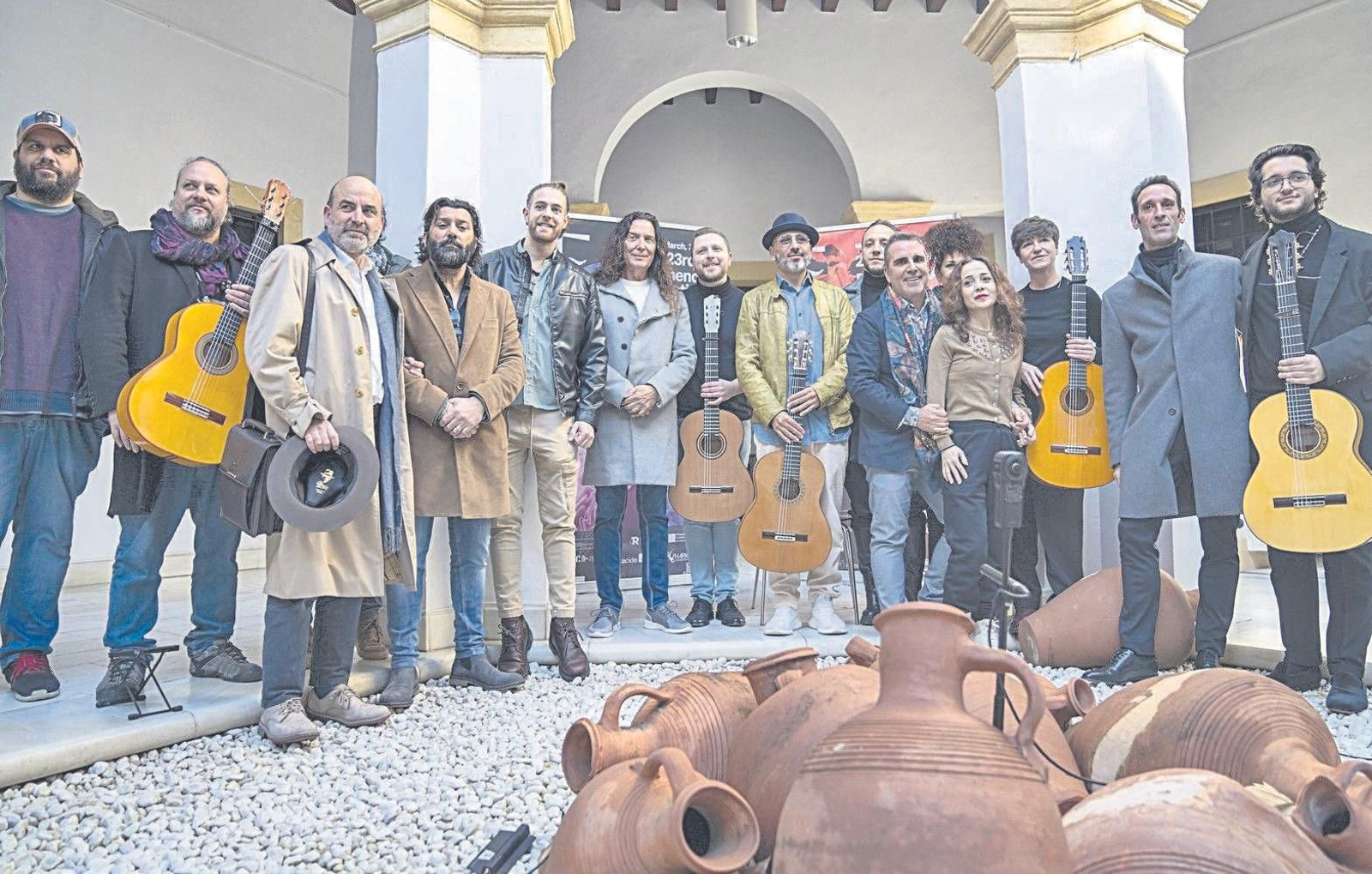Artistas y representantes de instituciones posan en la Fundación Valentín de Madariaga antes de la presentación del Flamenco Festival.