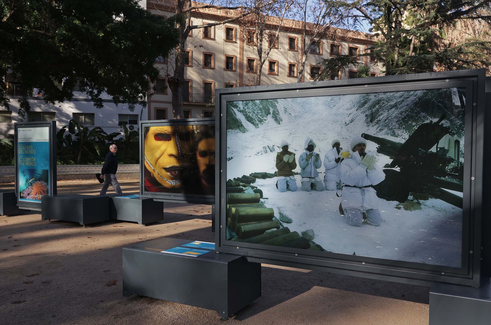 La exposición 'Colores del Mundo' del parque María Cristina de Algeciras, en imágenes