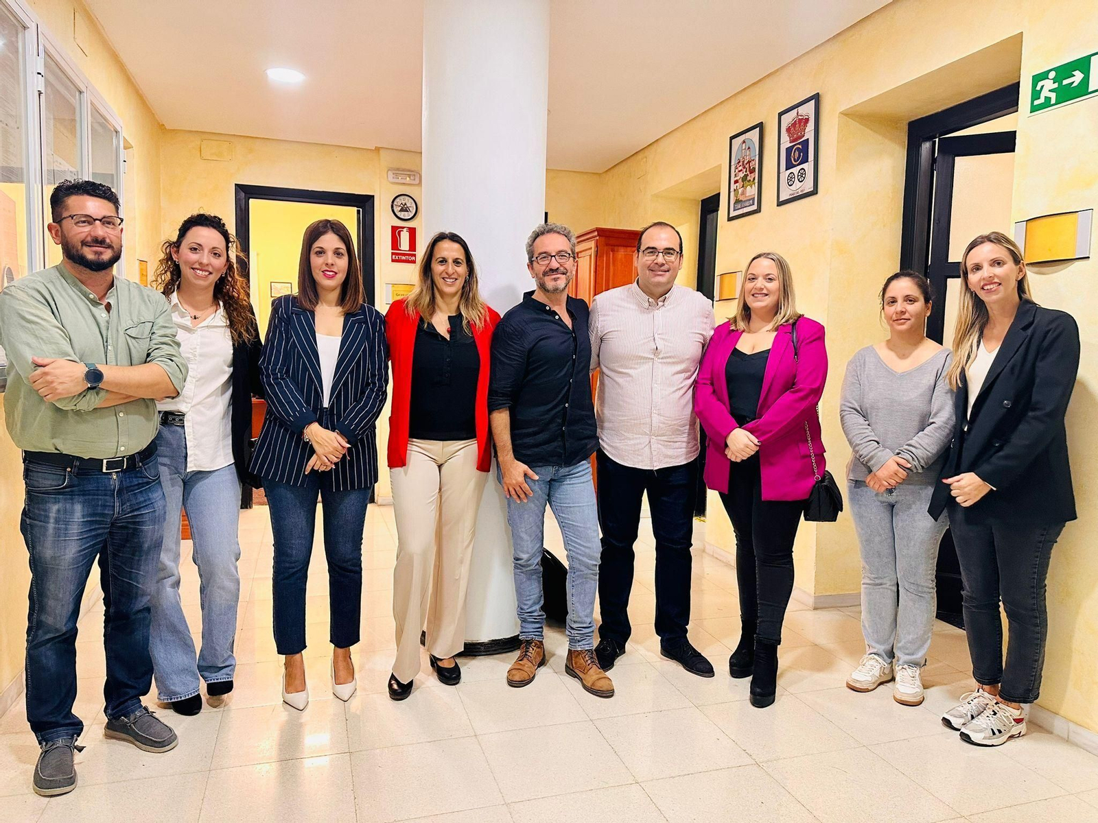 Alcaldes y dirigentes de IU en la Sierra, en la sede de la Mancomunidad comarcal.