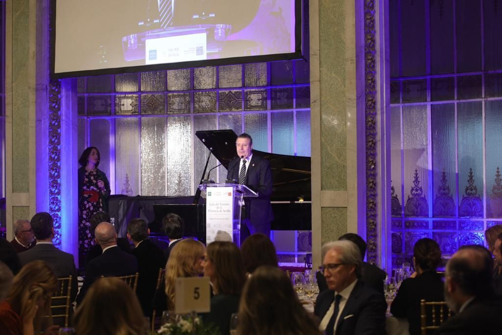 Javier Fernández durante su intervención en el Real Casino de Madrid.