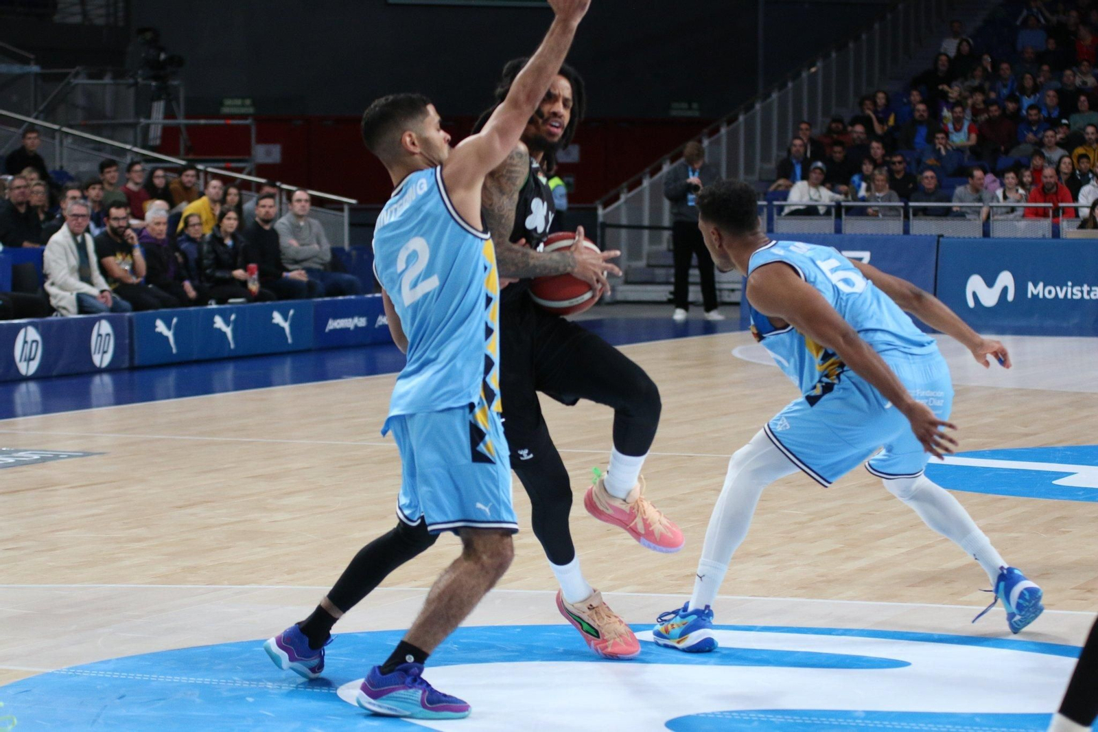 Wintering defiende a Frazier.