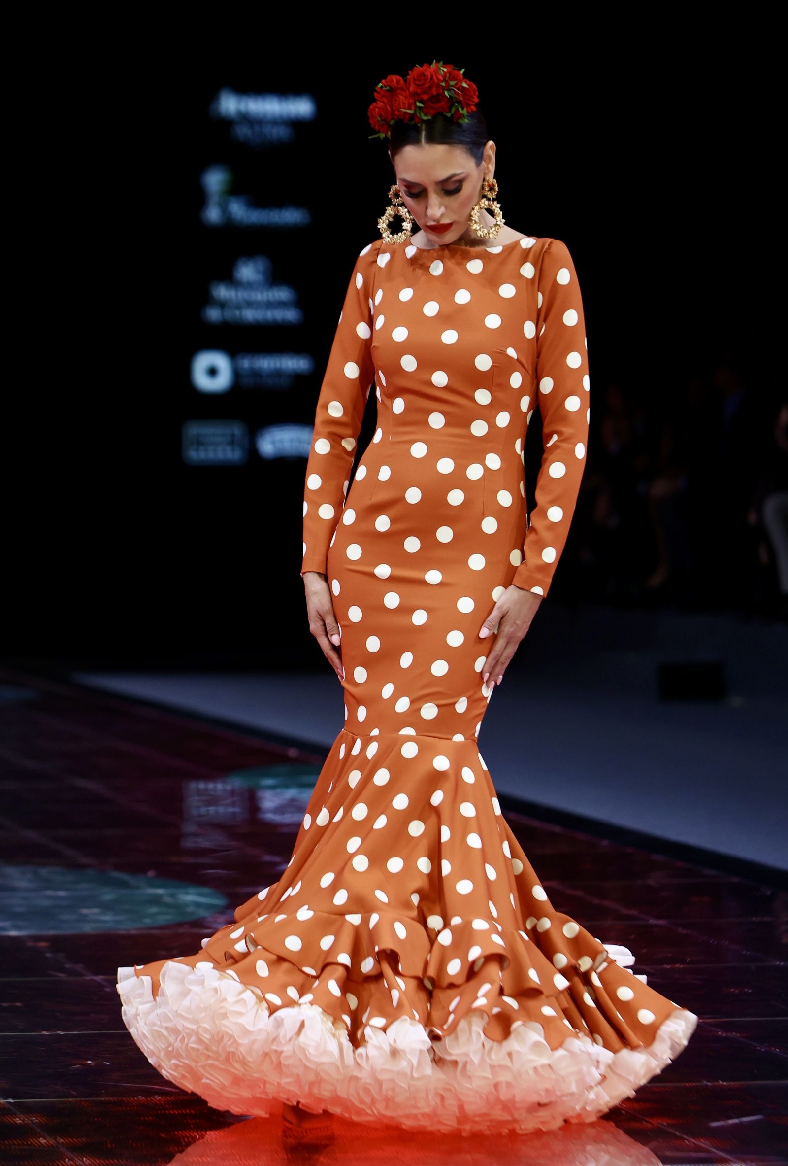 Desfile de Rosa Pedroche en SIMOF, todas las fotos