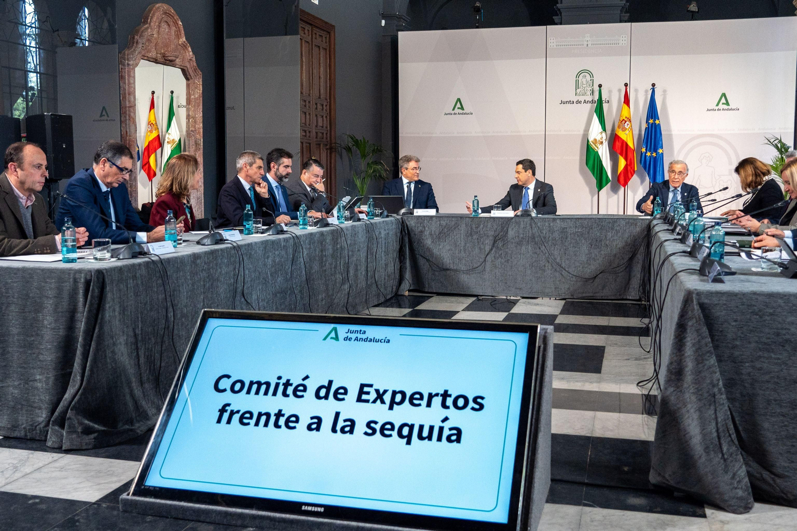 Juanma Moreno preside la reunión del Comité de Expertos frente a la sequía.
