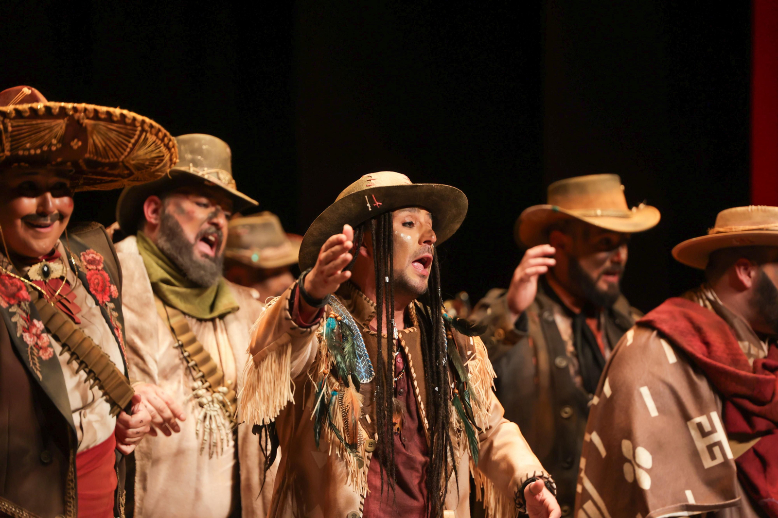 Imágenes de la actuación de la comparsa de Huelva "Los Renegaos" en el Carnaval Colombino