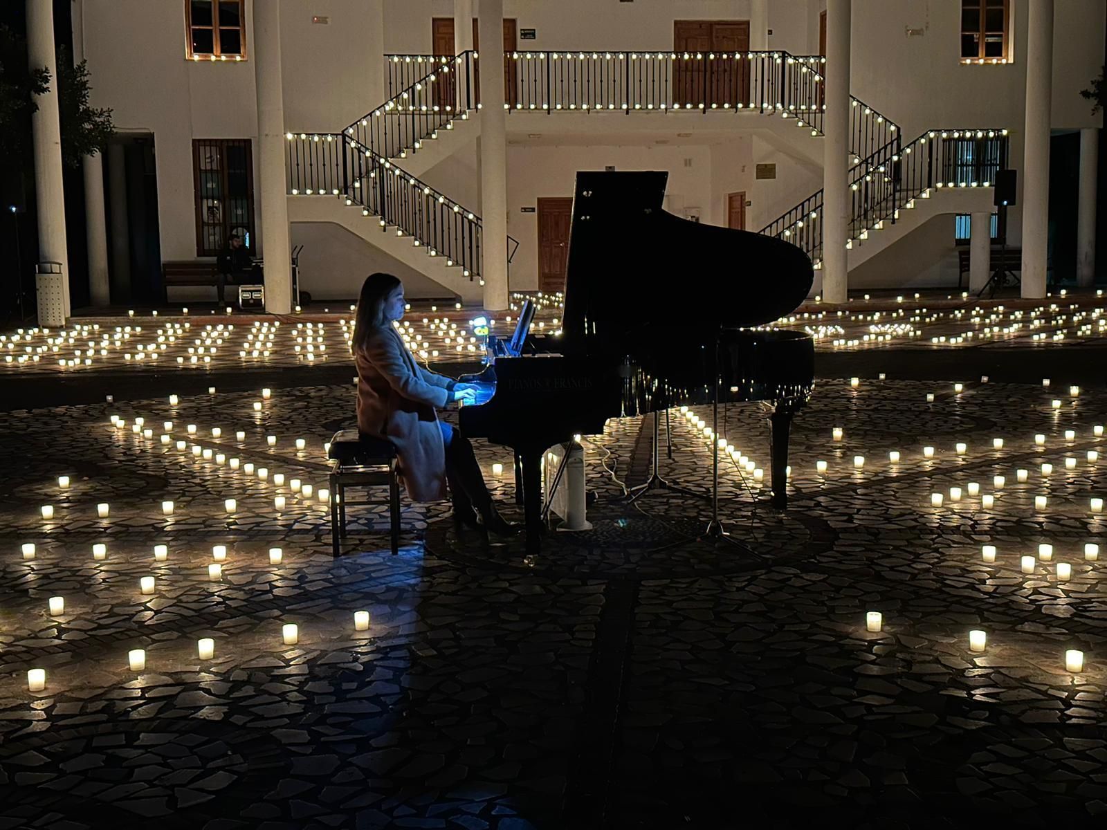 Lobres se ilumina a la luz de las velas