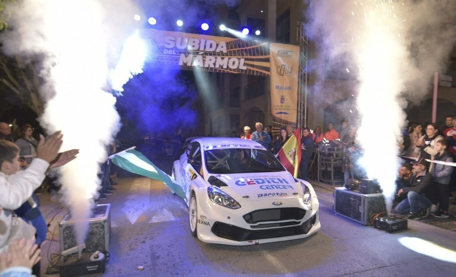 El piloto catalán Gerard de la Casa toma salida con su vehículo en la Subida del Mármol.