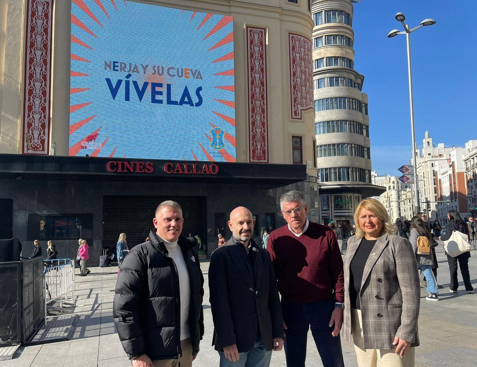 Autoridades en la presentación de la campaña de Nerja que se proyecta en Cines Callao.