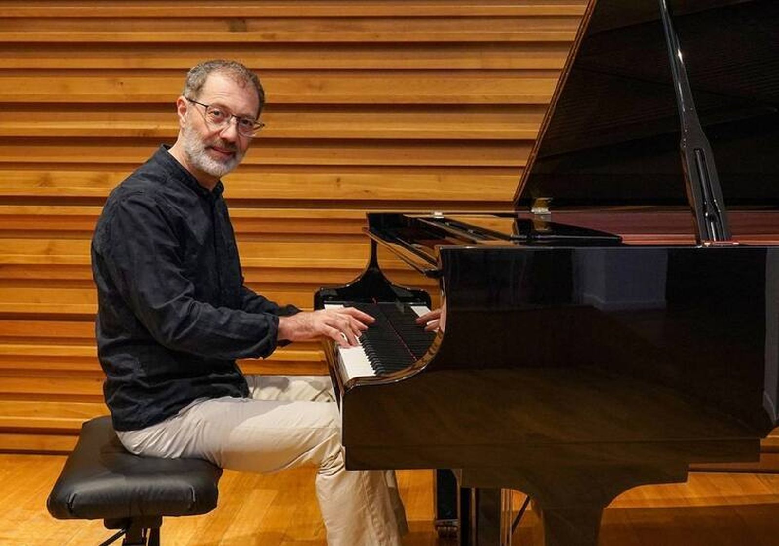 Alexander Kandelaki, al piano