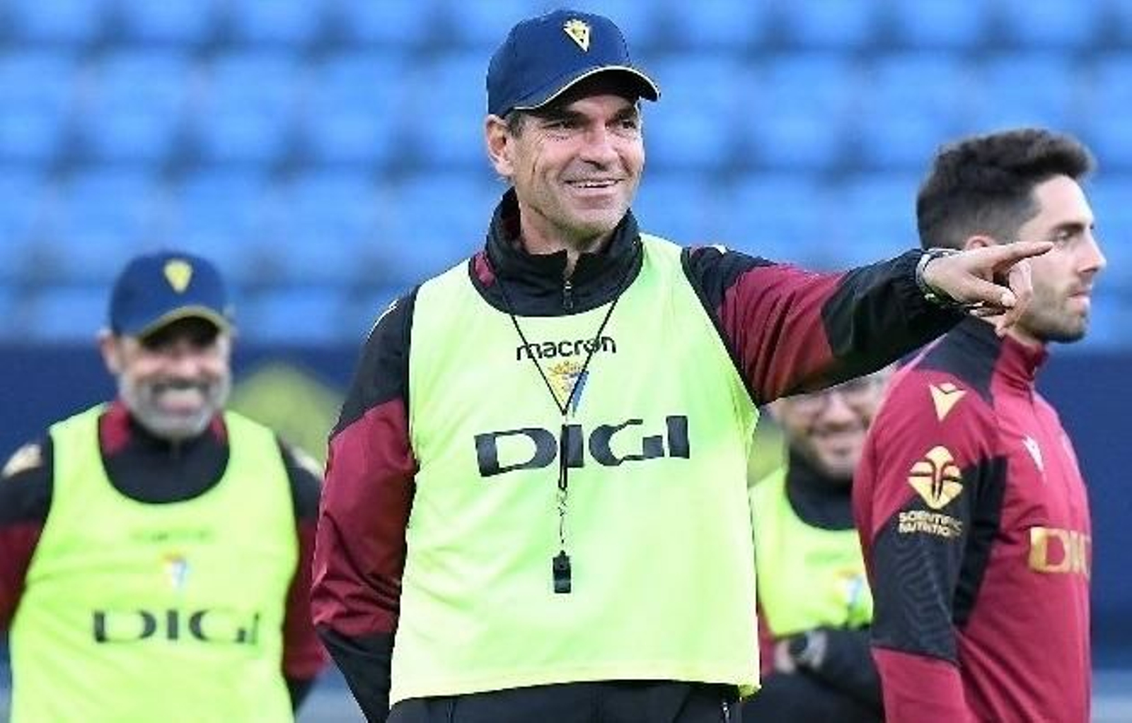 Pellegrino ríe abiertamente en el transcurso del entrenamiento vespertino del jueves.