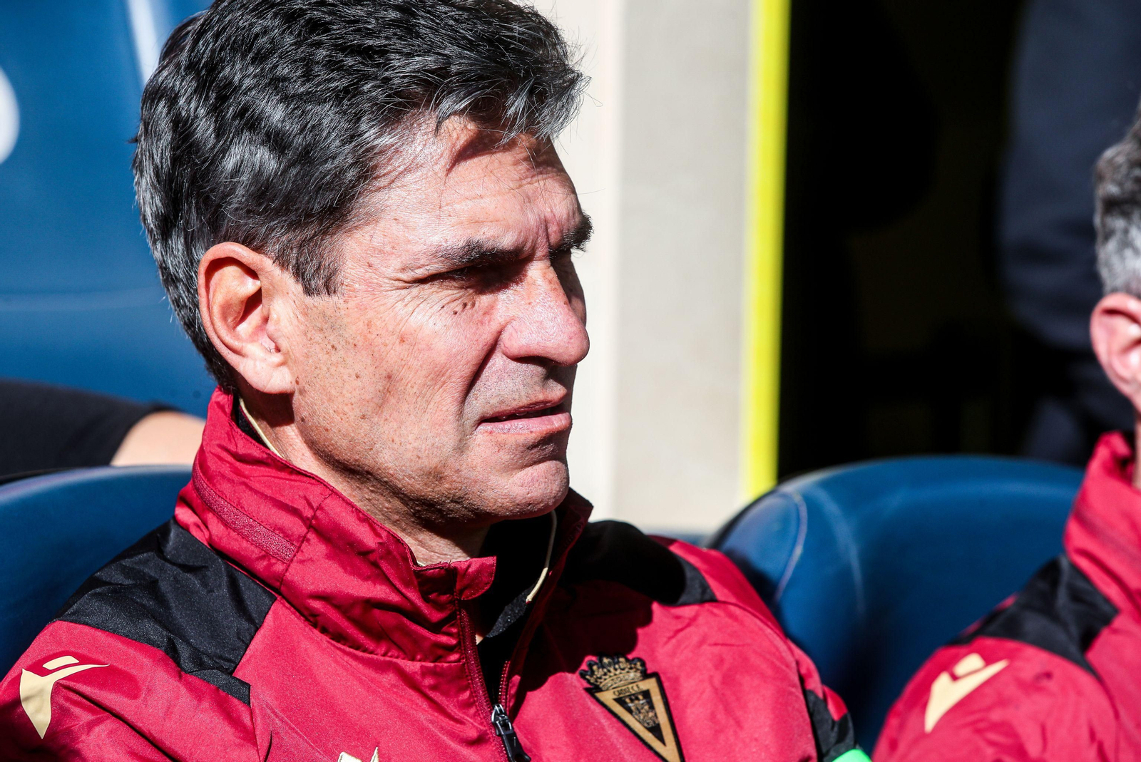 Pellegrino, sentado en su banquillo en el Estadio de la Cerámica.