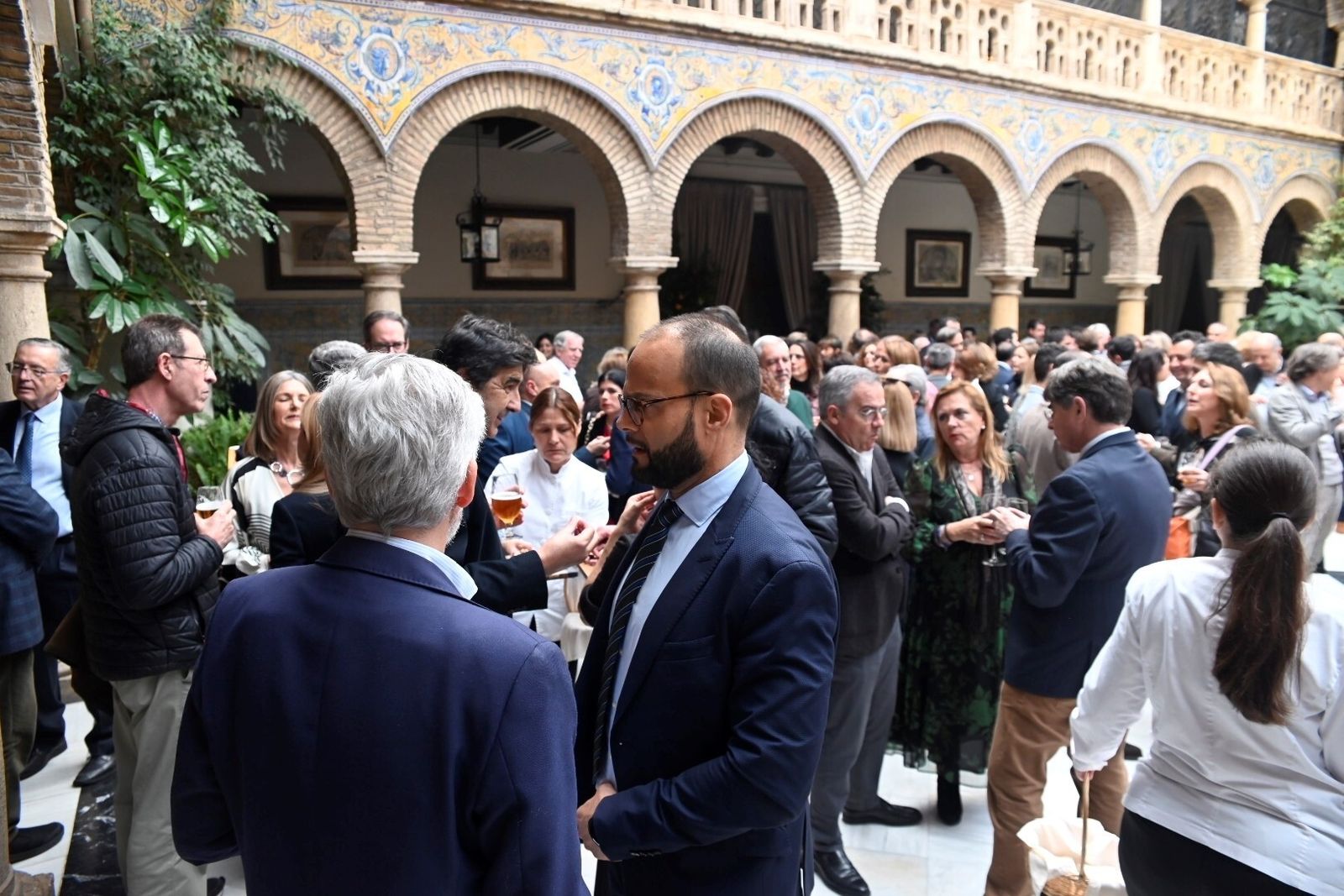 La despedida a la actual gerente del SAS, Valle García, como directora del Hospital Reina Sofía, en imágenes