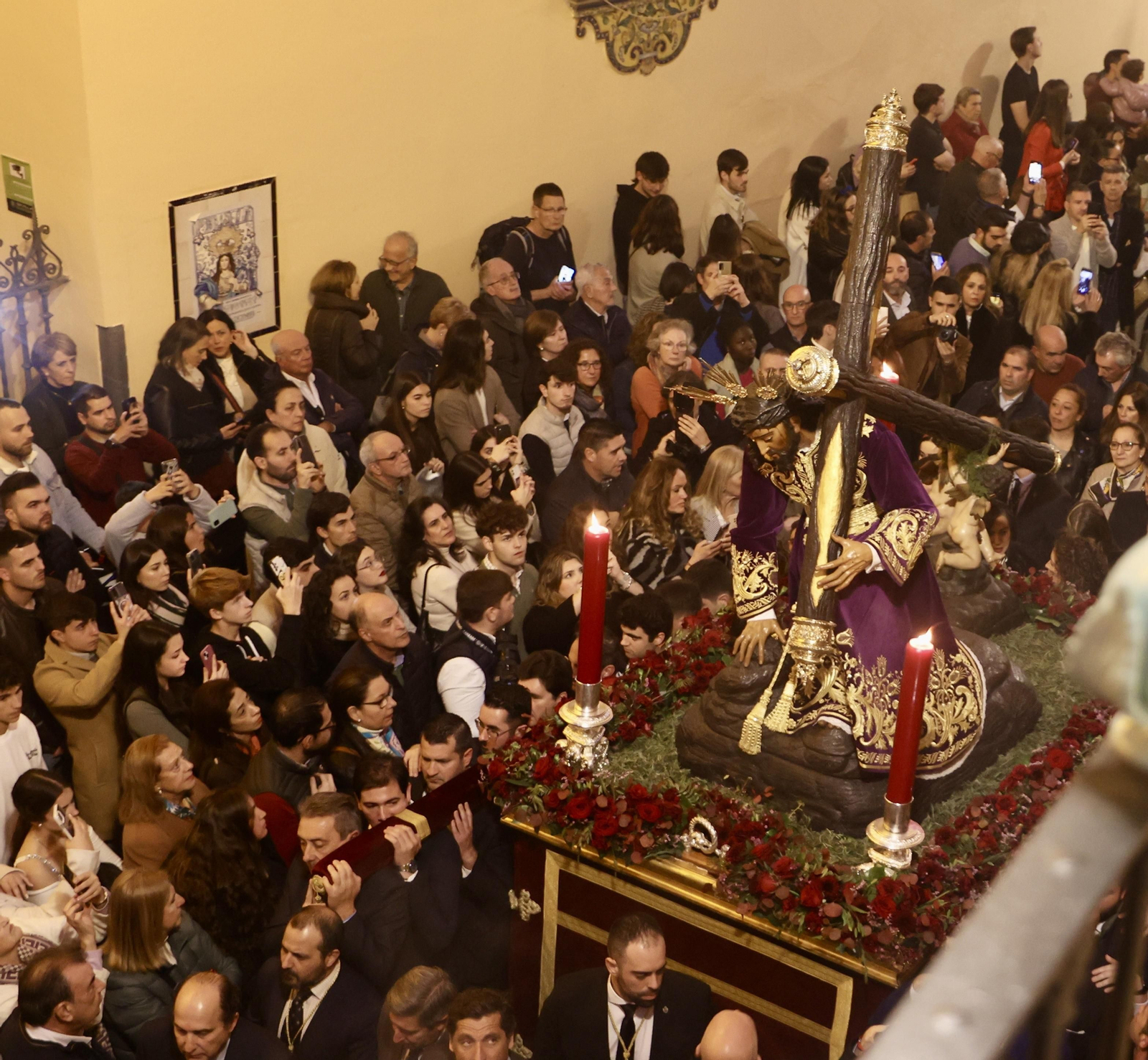 Traslado de las imágenes de la Hermandad de la Esperanza de Triana a su capilla