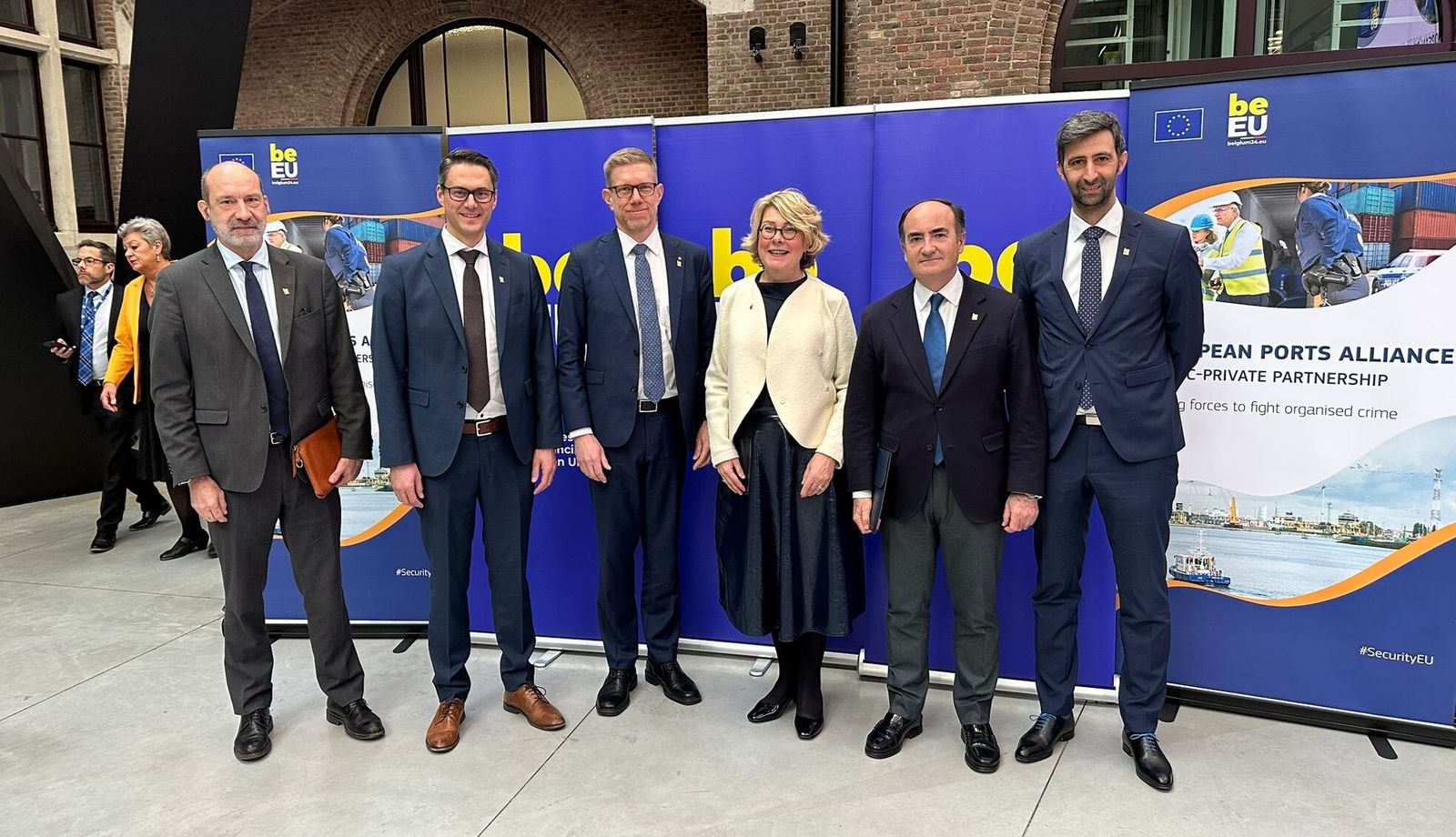 El presidente de la APBA, Gerardo Landaluce, con los promotores de la asociación.