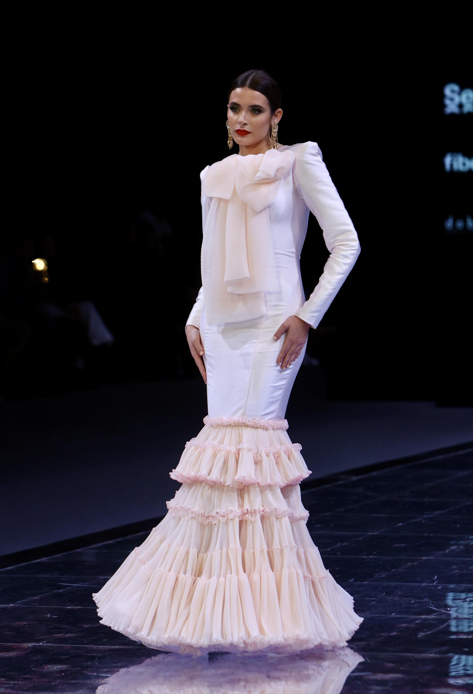 Desfile de Inma Castrejón en SIMOF 2024, todas las fotos