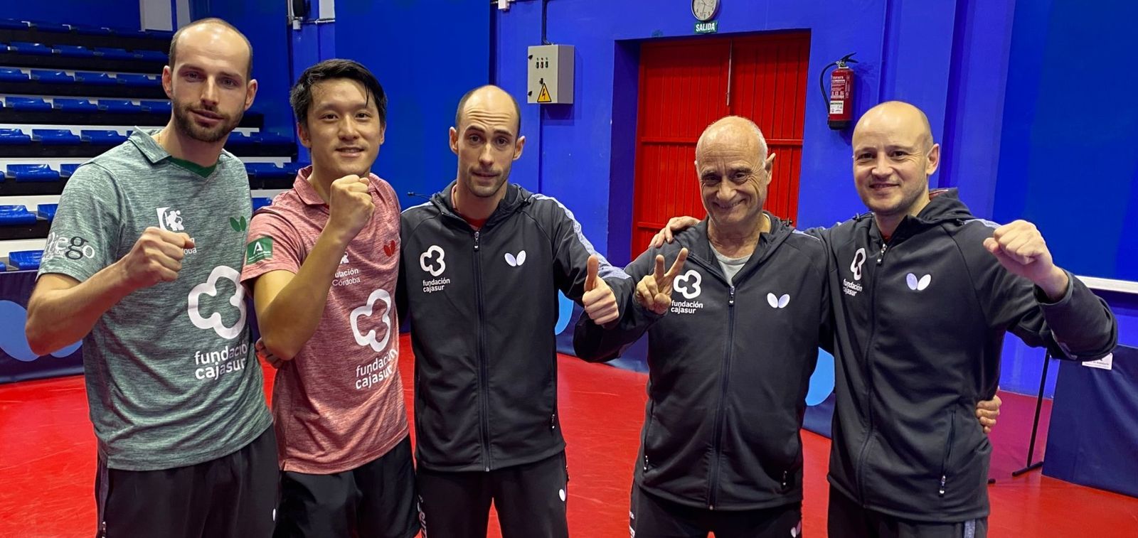 El conjunto prieguense celebra su triunfo ante el Sanse.