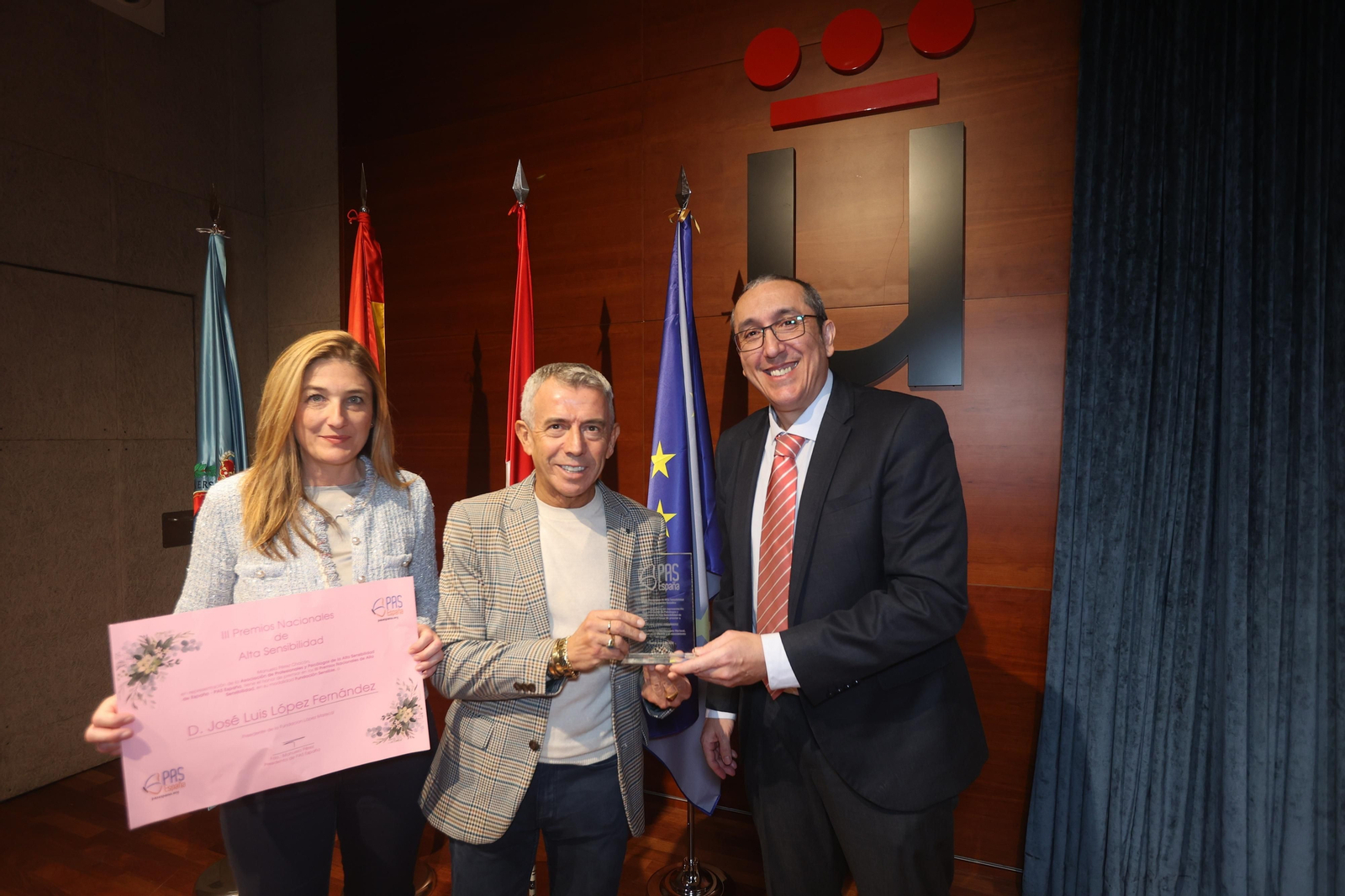 El empresario ubriqueño José Luis López Fernández recibe elgalardón en Madrid.