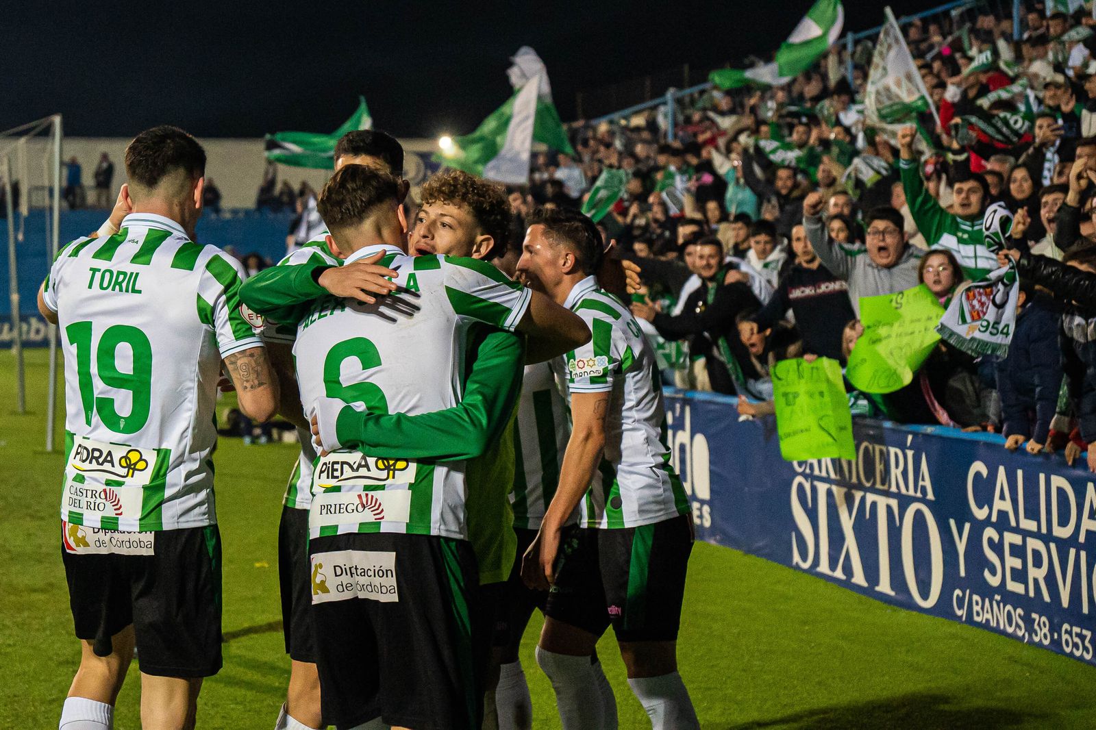 Las mejores fotos de la afición del Córdoba CF en Linarejos