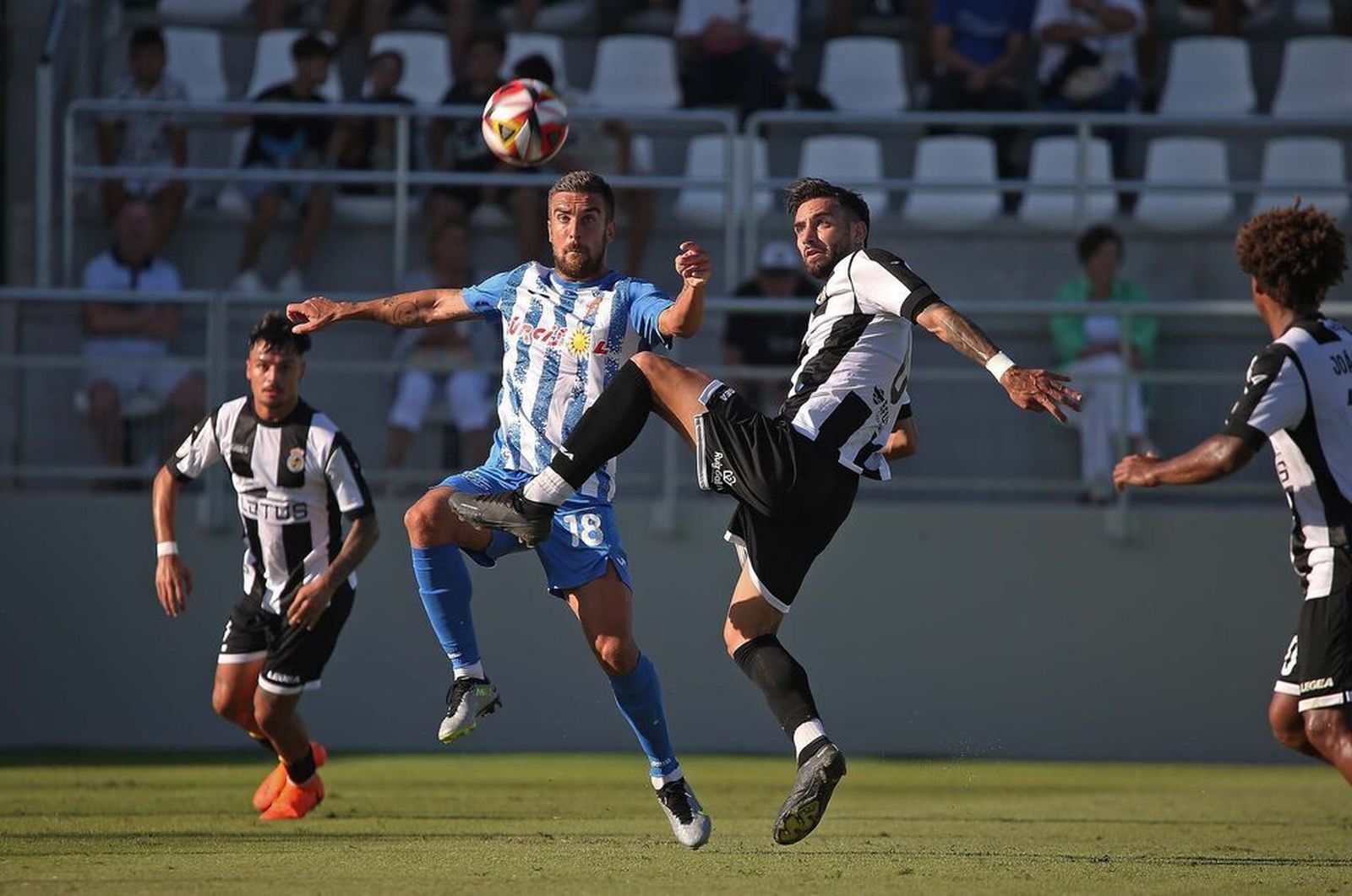 Francis Ferrón se adelanta a Sergi Monteverde en el partido de la primera vuelta