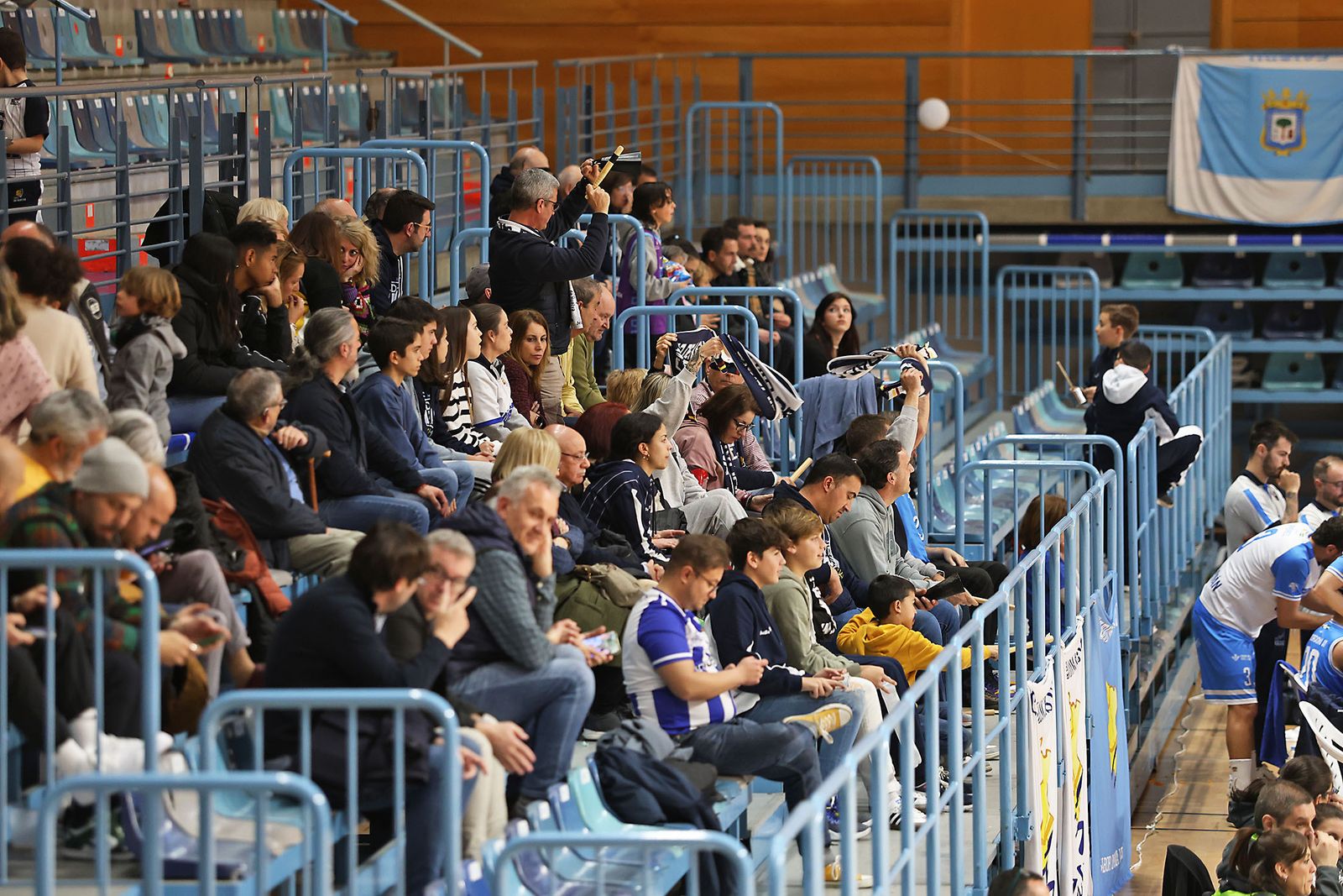 Imágenes del encuentro de baloncesto entre el Ciudad de Huelva y el Damex UDEA Algeciras