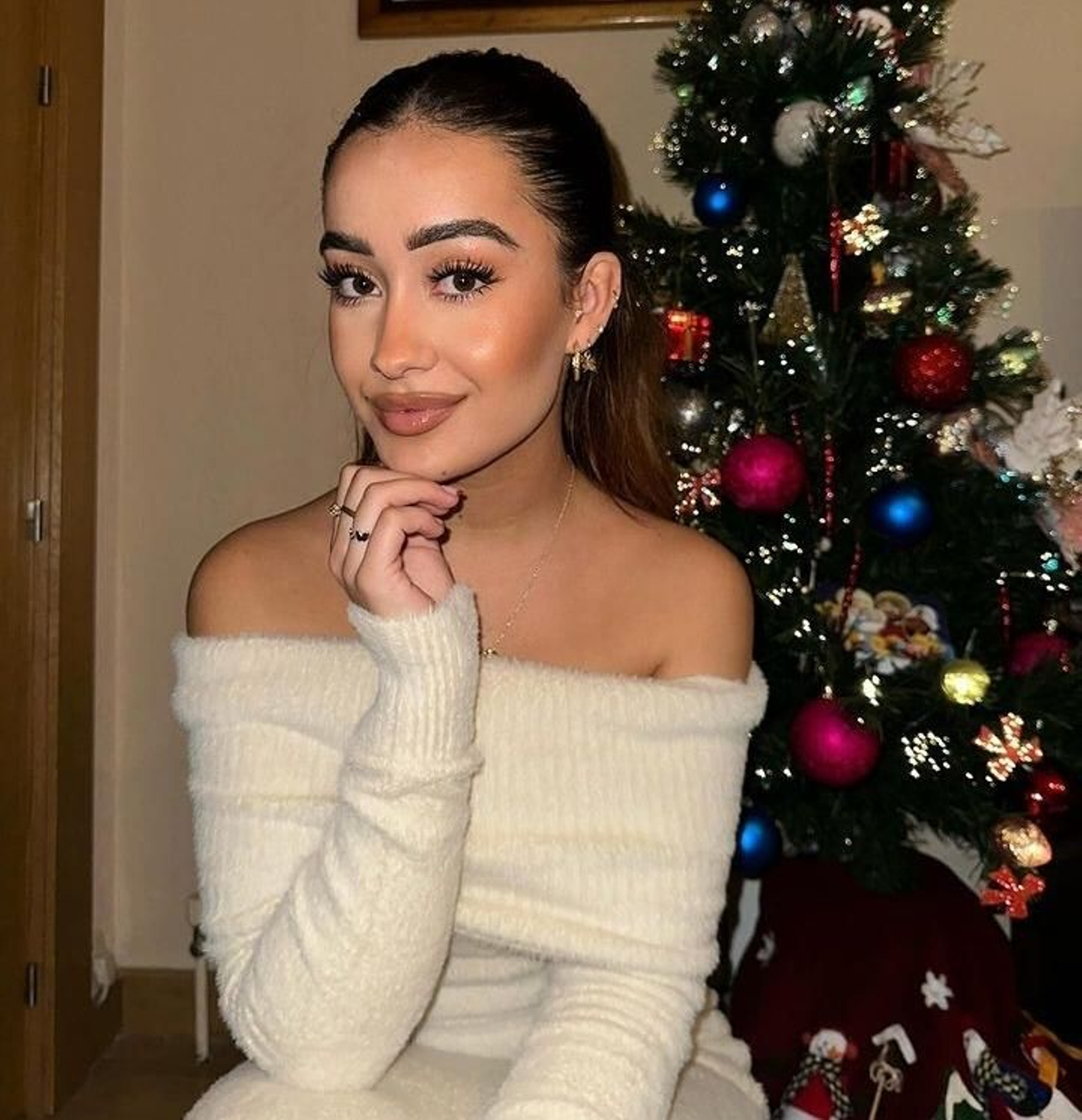 Marina Rivers ha empezado el nuevo año confirmando su relación sentimental con Robledo.