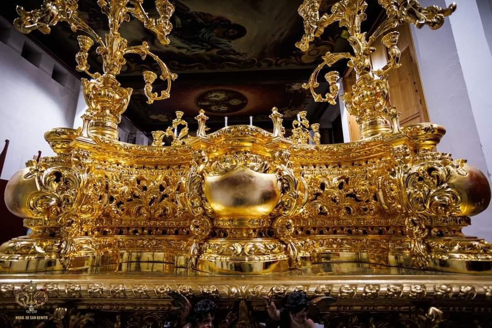 Frontal restaurado del paso del crucificado