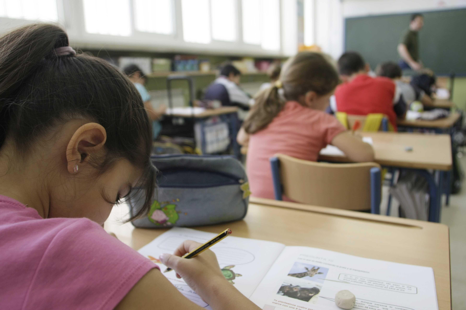 Alumnos en el aula de un colegio.