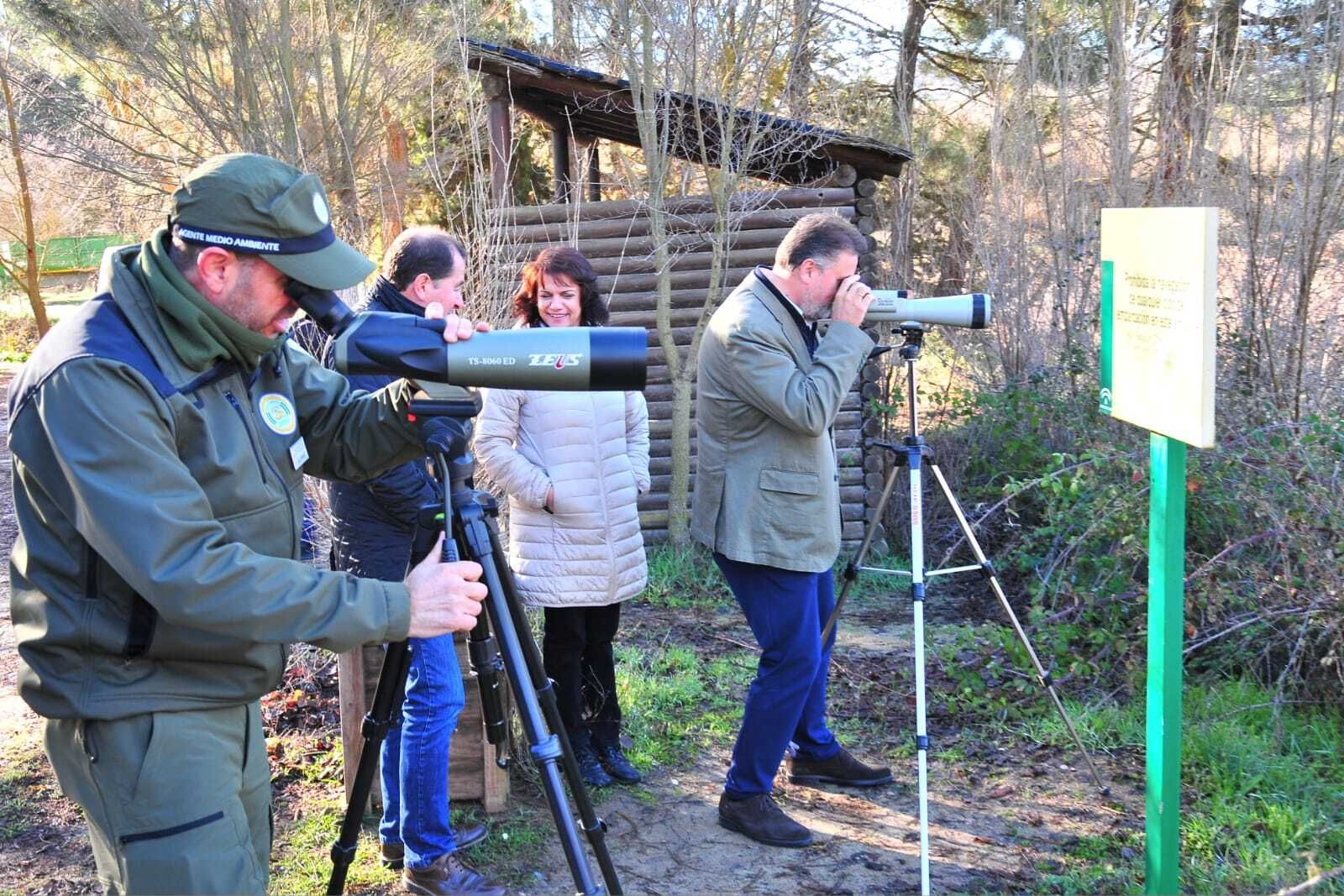 Imagen de una actividad de observación de aves en la Pantaneta de Alhama