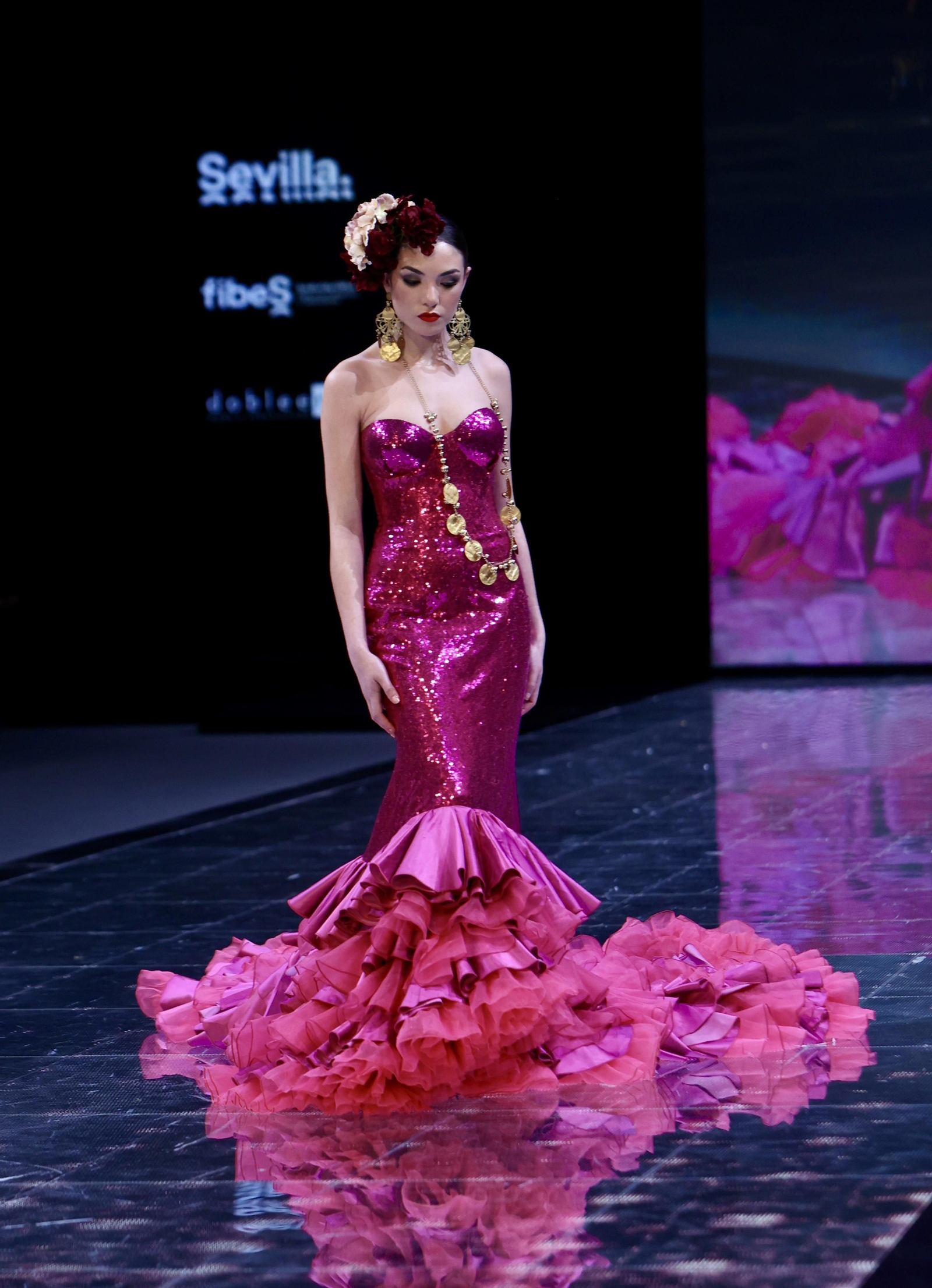 Desfile de Inma Castrejón en SIMOF 2024, todas las fotos