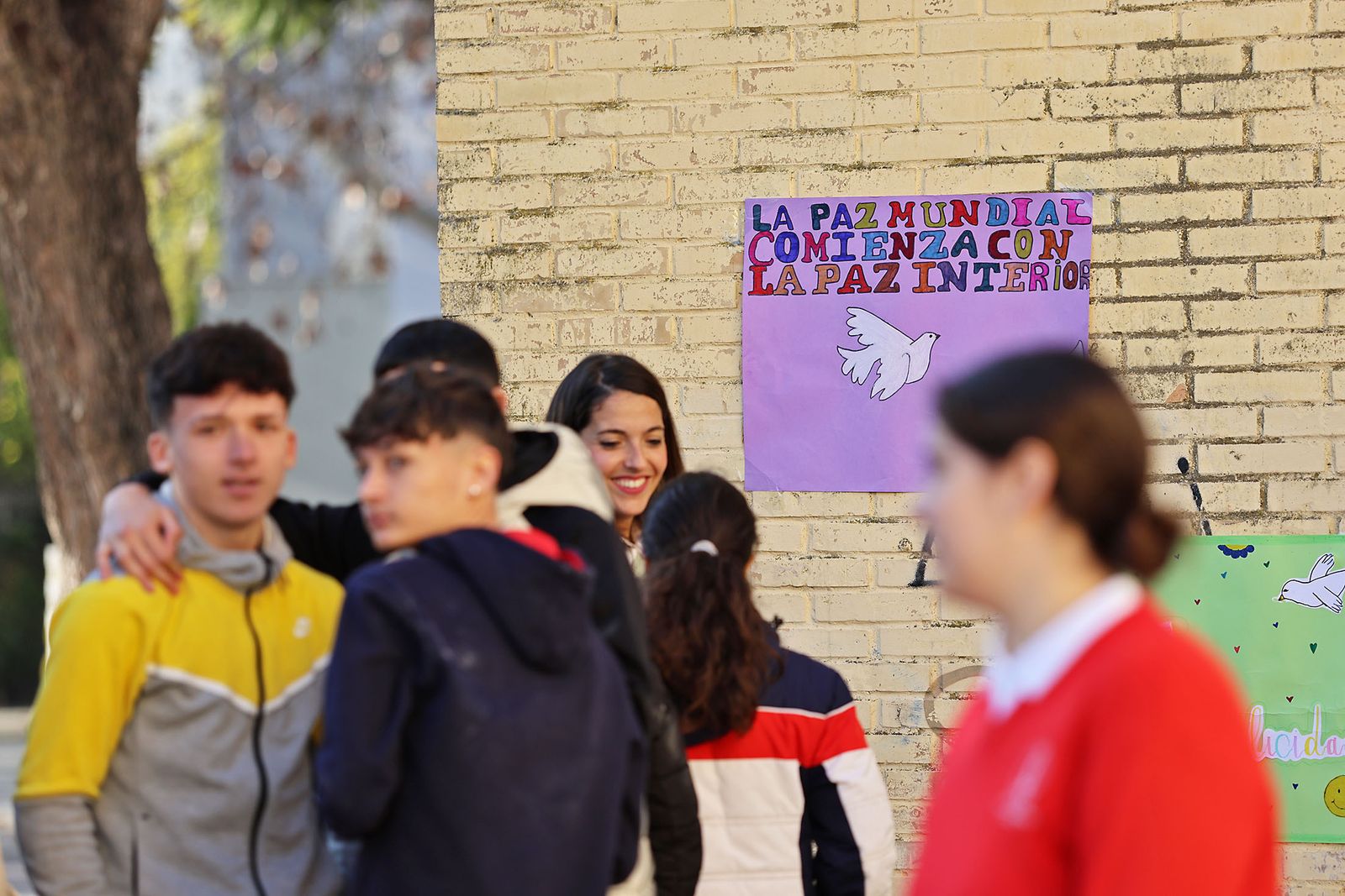 Imágenes del acto del Día a la No Violencia y la Paz del Colegio La Hispanidad