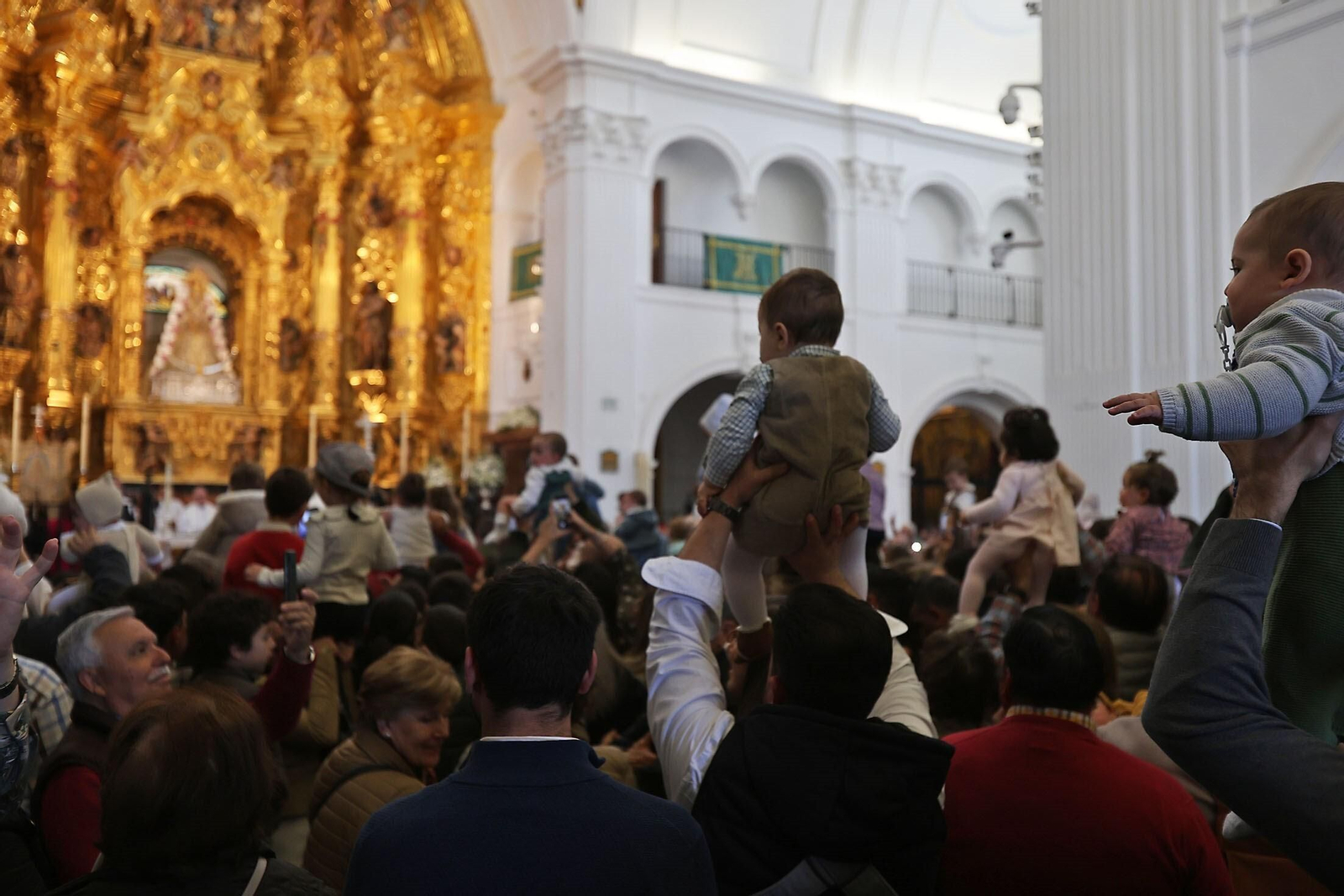 Presentación de los niños a la Blanca Paloma.