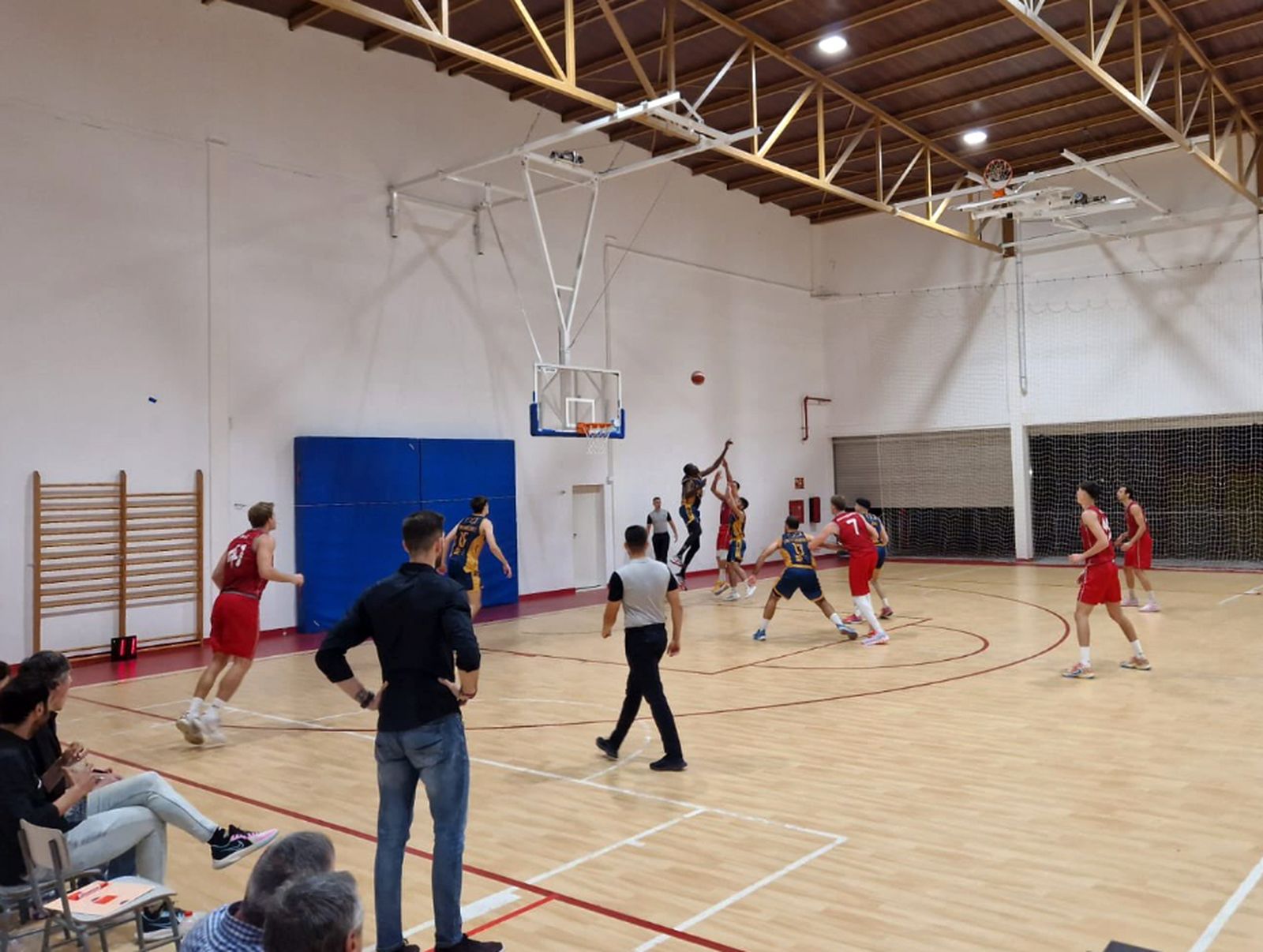 Imagen durante el partido entre el Jaén CB y el Colegio El Pinar